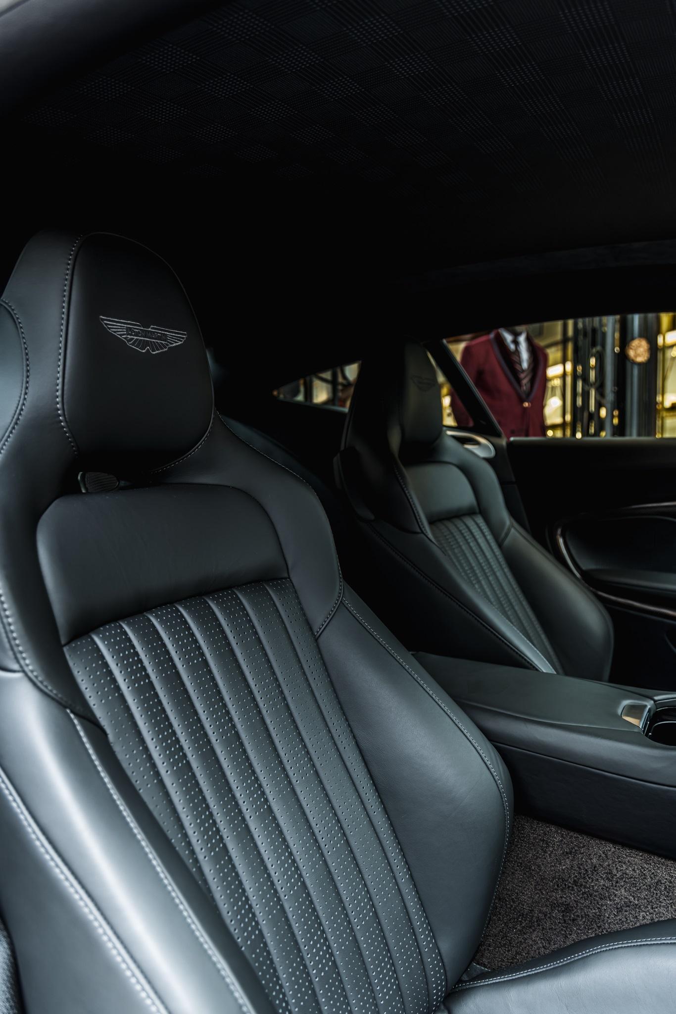 ASTON MARTIN DB12 Coupé 4.0 V8 Bi-Turbo "1 of 60 Goldfinger Edition"-image-20