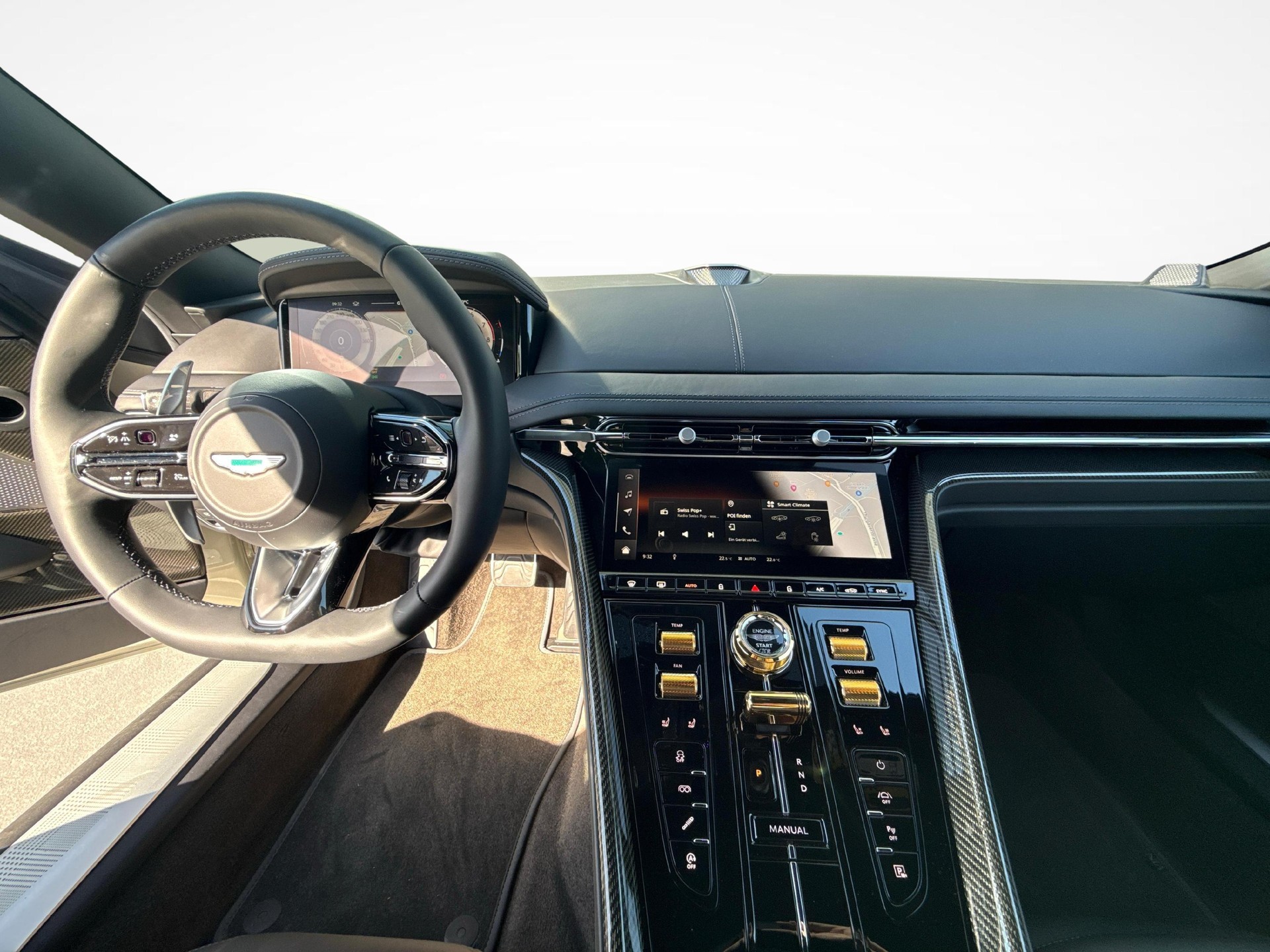 ASTON MARTIN DB12 Coupé 4.0 V8 Bi-Turbo "1 of 60 Goldfinger Edition"-image-8
