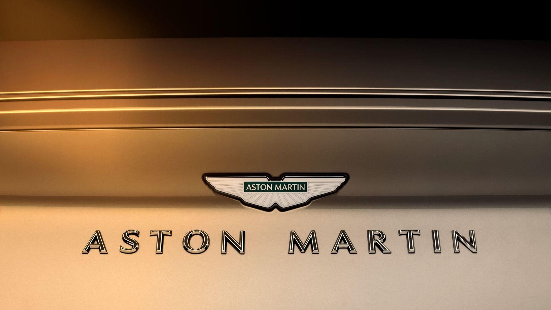ASTON MARTIN DB12 Coupé 4.0 V8 Bi-Turbo "1 of 60 Goldfinger Edition"-image-24