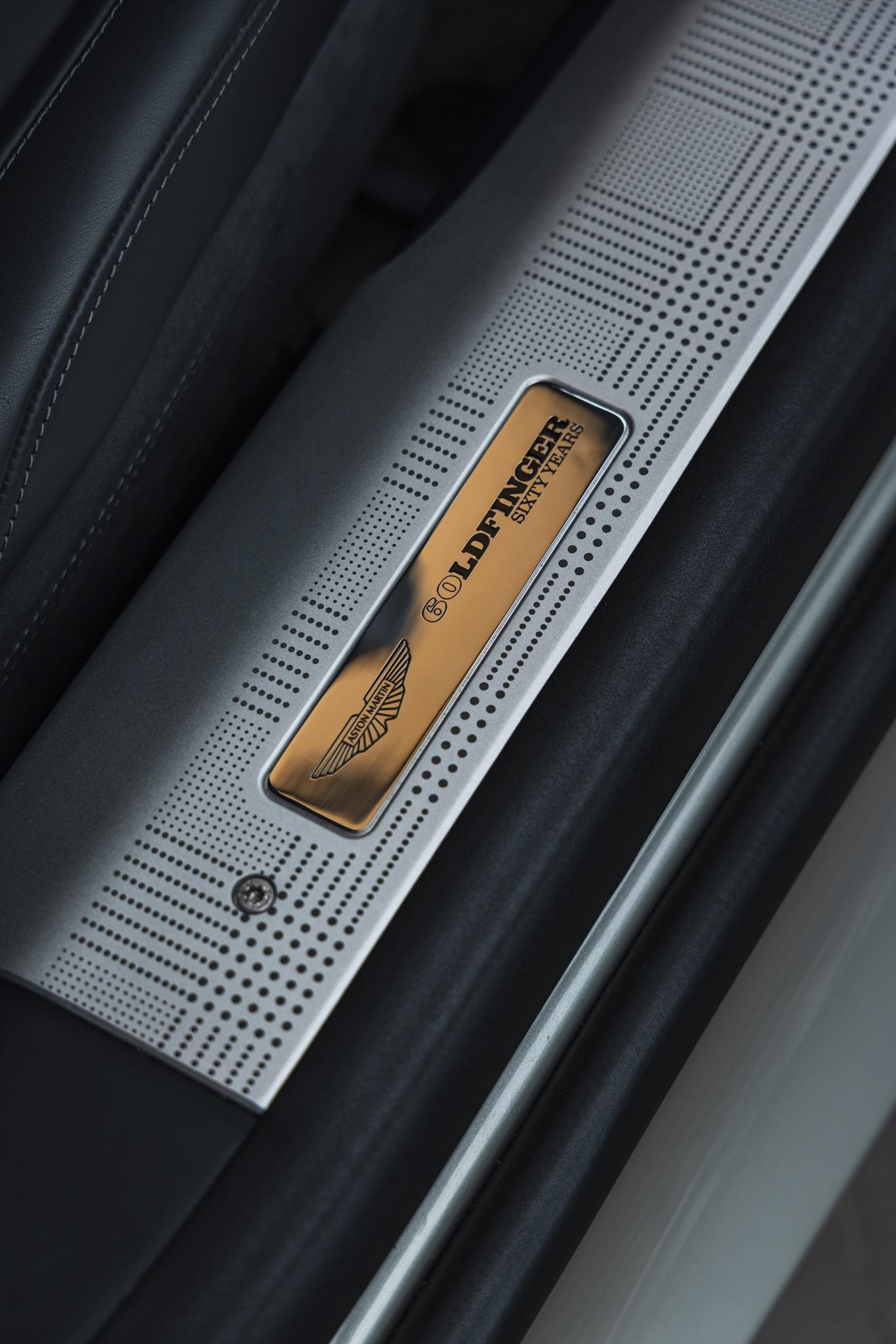 ASTON MARTIN DB12 Coupé 4.0 V8 Bi-Turbo "1 of 60 Goldfinger Edition"-image-21