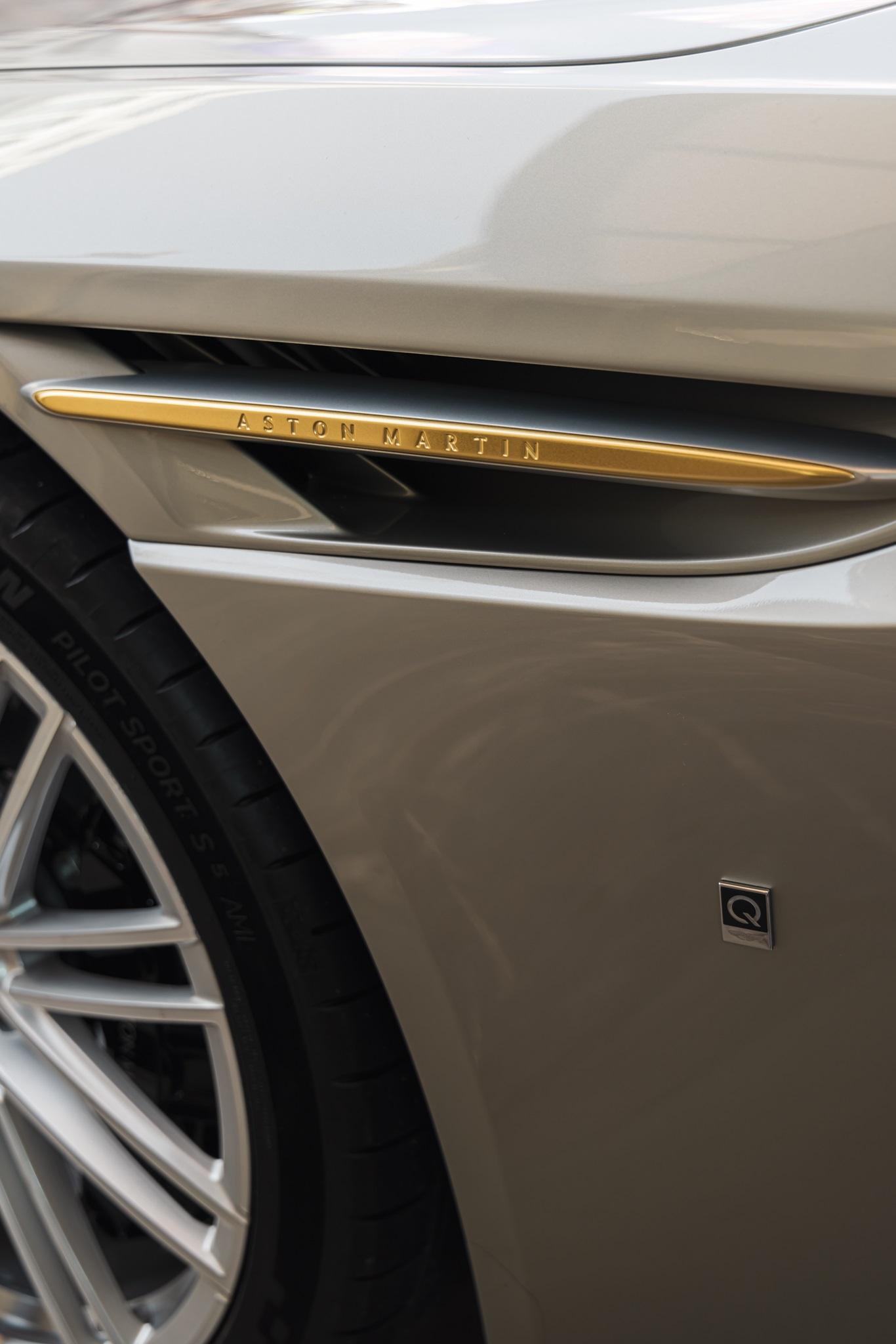 ASTON MARTIN DB12 Coupé 4.0 V8 Bi-Turbo "1 of 60 Goldfinger Edition"-image-22