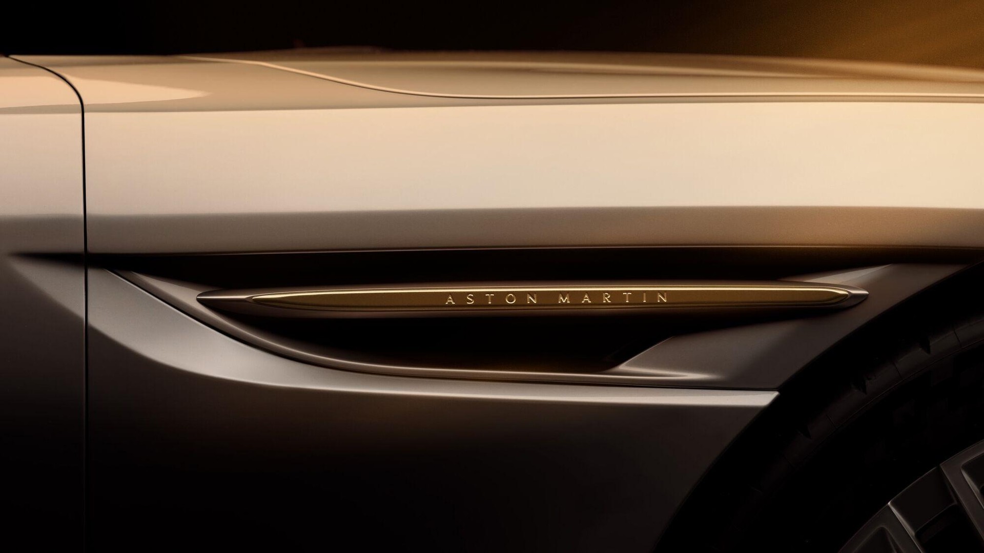 ASTON MARTIN DB12 Coupé 4.0 V8 Bi-Turbo "1 of 60 Goldfinger Edition"-image-25