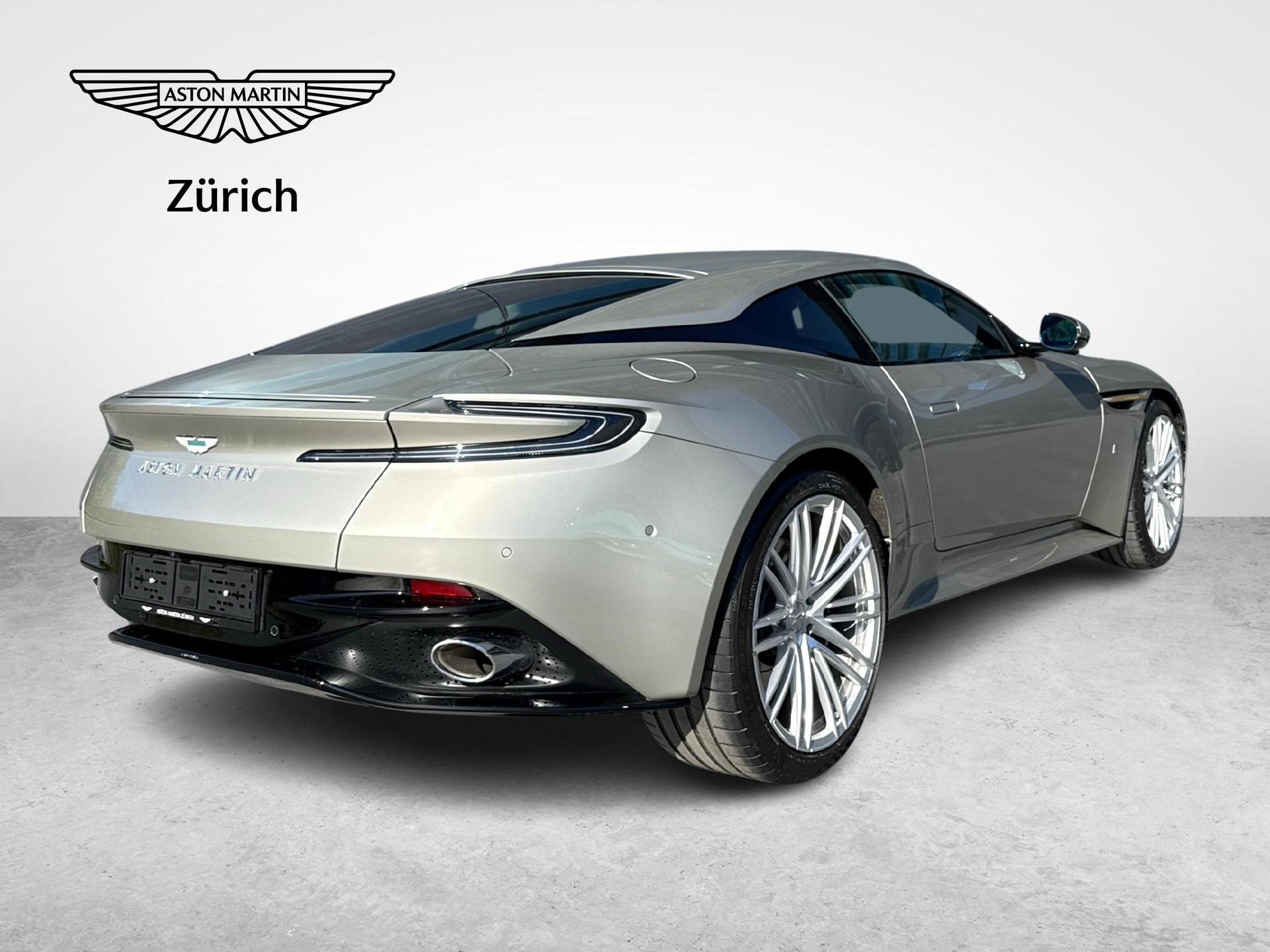 ASTON MARTIN DB12 Coupé 4.0 V8 Bi-Turbo "1 of 60 Goldfinger Edition"-image-4
