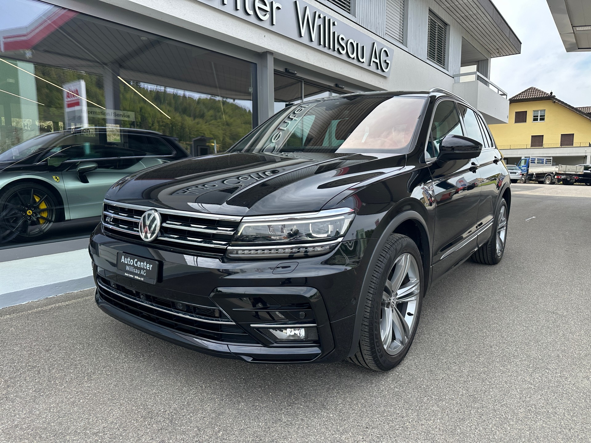 VW Tiguan 2.0TSI HL R Line 4Motion DSG-showroom-element-1