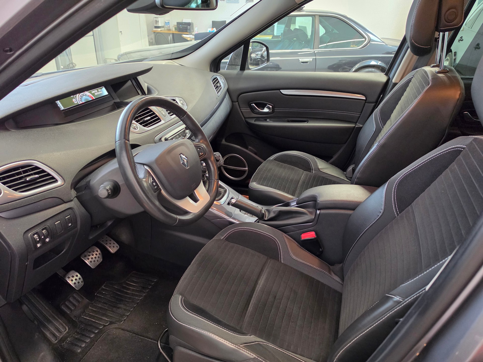 RENAULT Scénic Xmod 1.2 16V Turbo Swiss Bose Edition-showroom-element-3