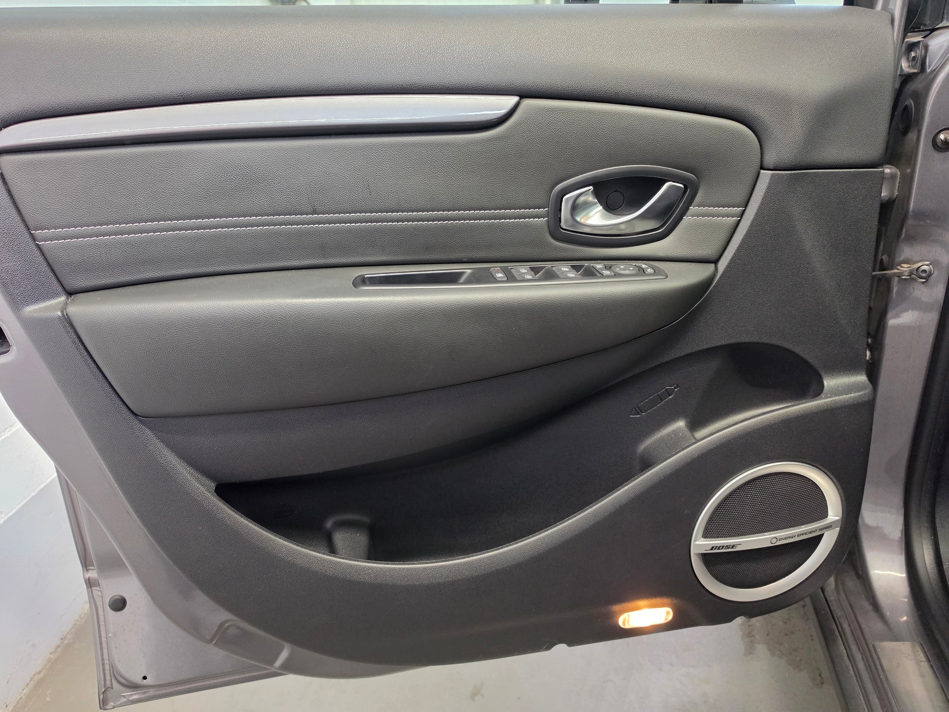RENAULT Scénic Xmod 1.2 16V Turbo Swiss Bose Edition-image-14