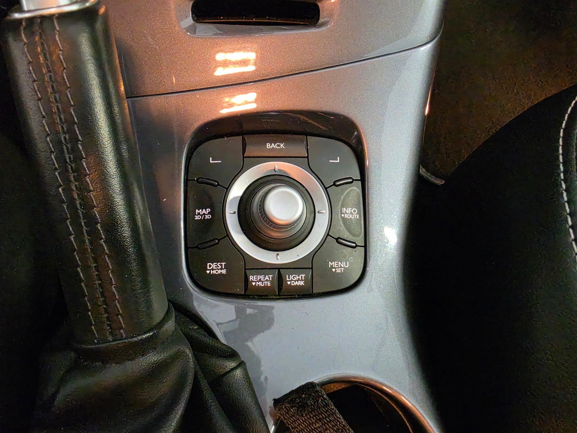RENAULT Scénic Xmod 1.2 16V Turbo Swiss Bose Edition-image-12