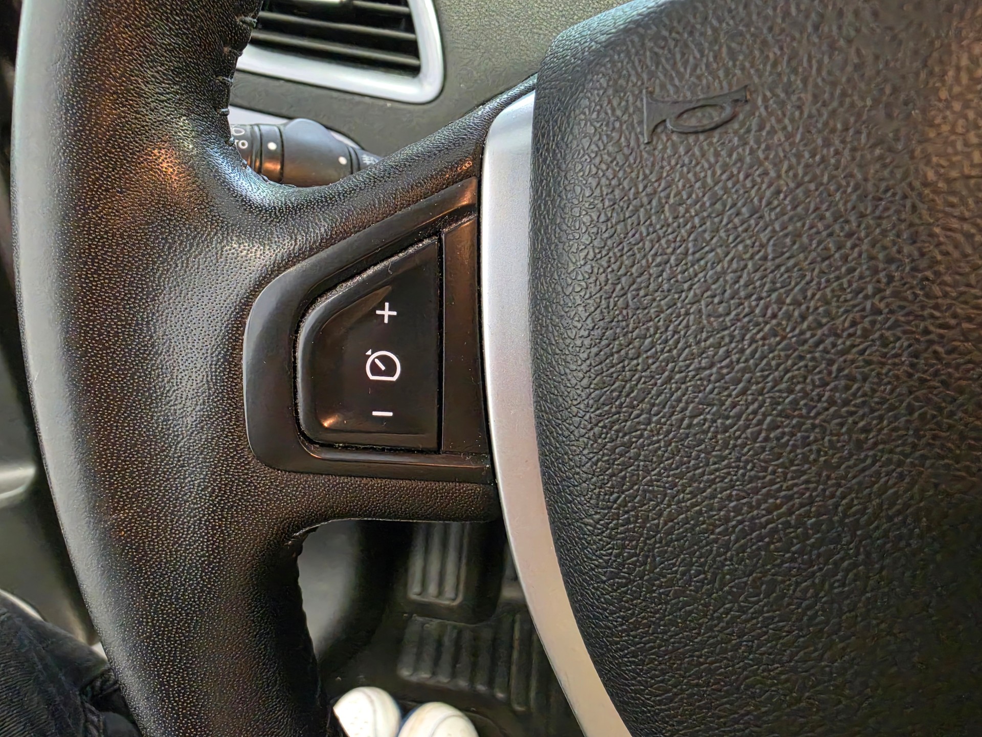 RENAULT Scénic Xmod 1.2 16V Turbo Swiss Bose Edition-image-13