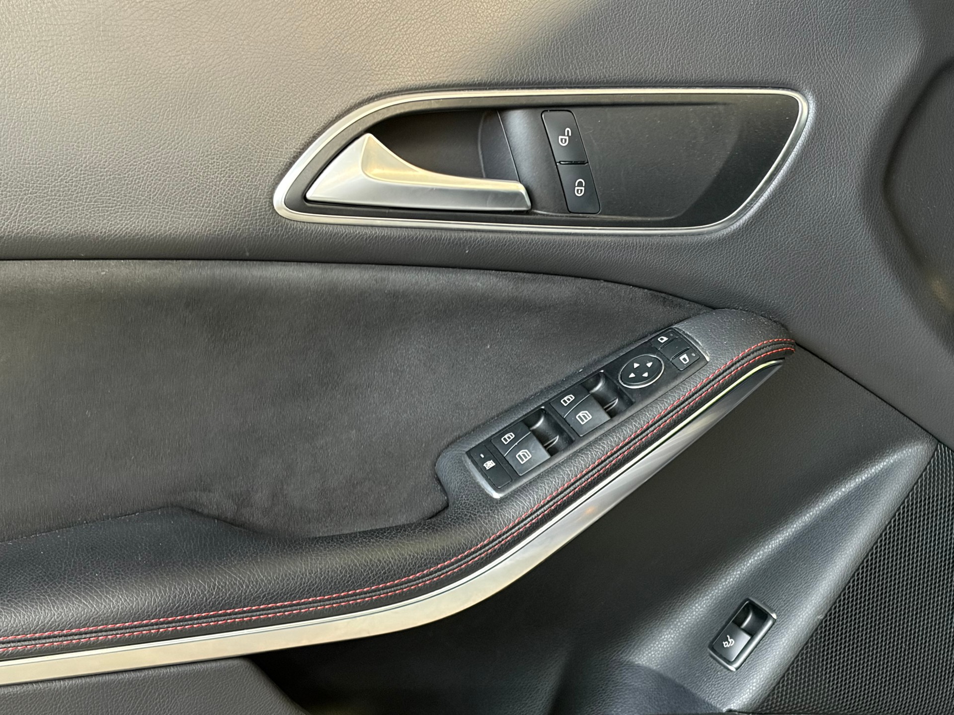 MERCEDES-BENZ CLA 220 AMG Line 4Matic 7G-DCT*CH-Fahrzeug*Night-Paket*-image-12