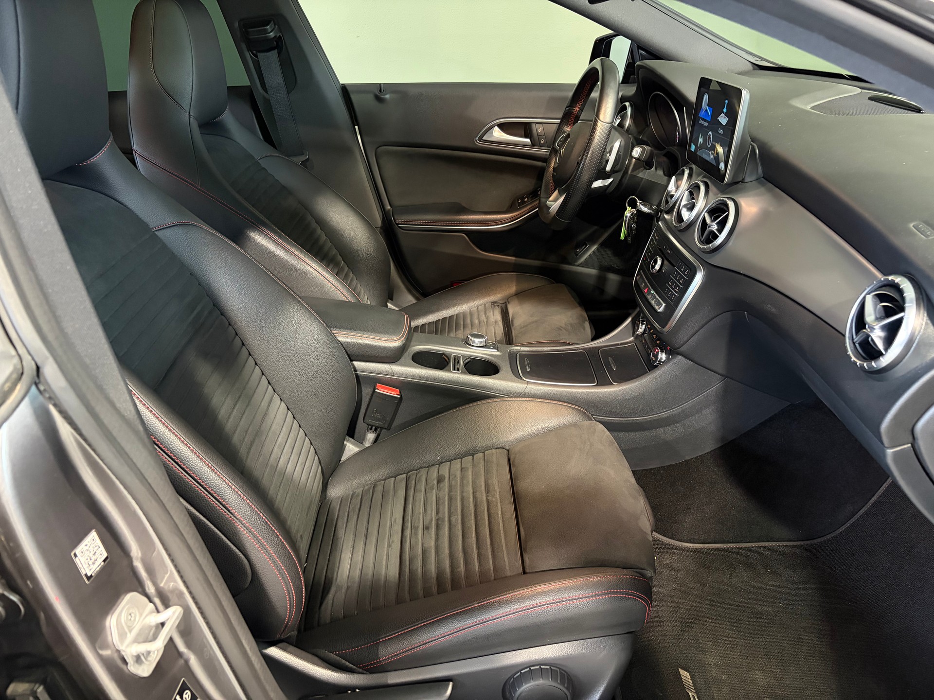 MERCEDES-BENZ CLA 220 AMG Line 4Matic 7G-DCT*CH-Fahrzeug*Night-Paket*-image-16