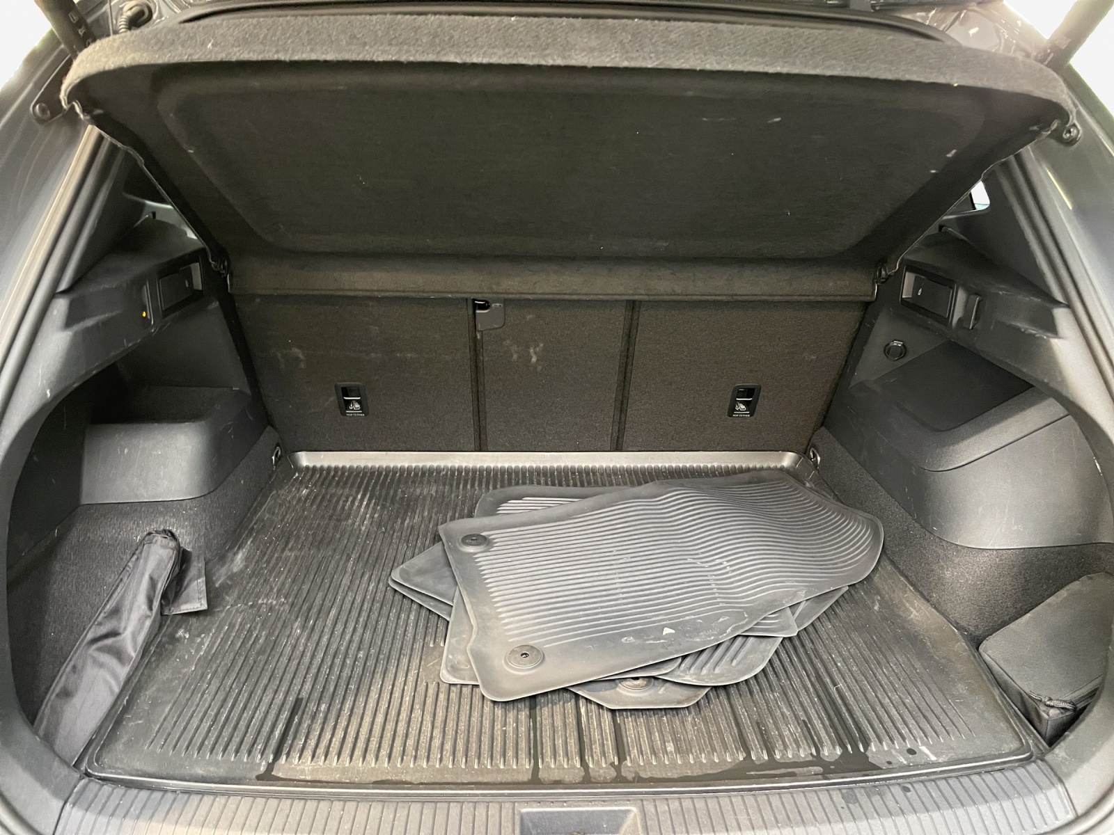VW Tiguan 2.0 TDI SCR R-Line 4Motion DSG-image-12