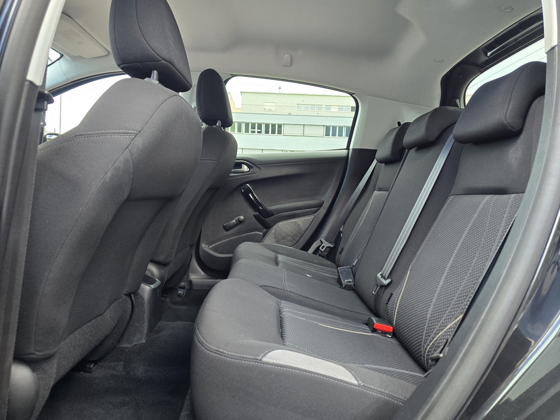 PEUGEOT 208 1.4 VTI Active-image-14