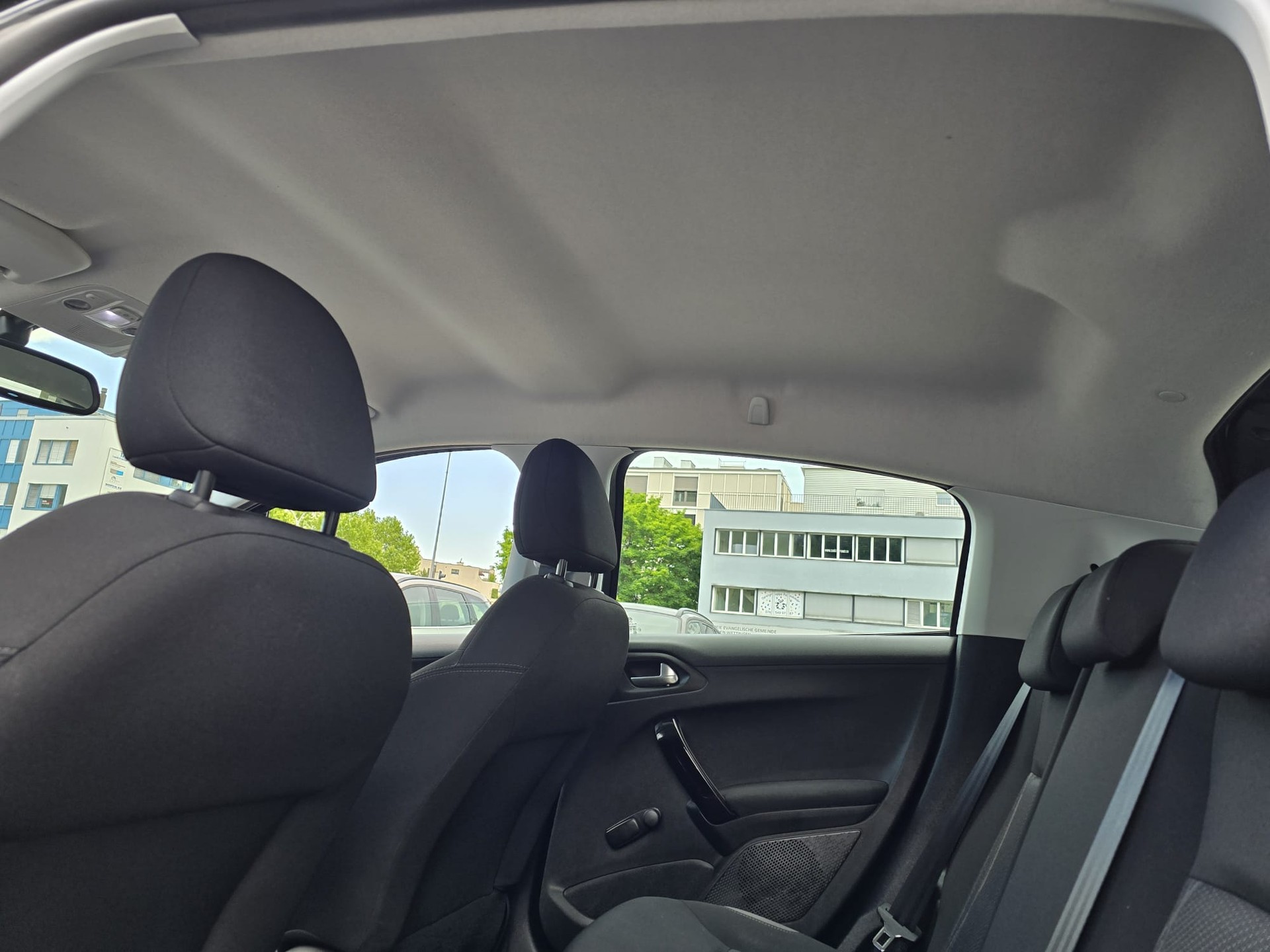 PEUGEOT 208 1.4 VTI Active-image-15
