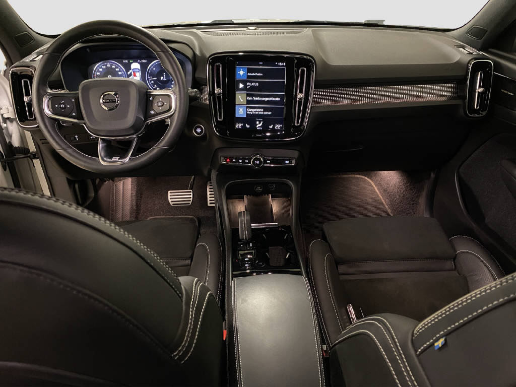 VOLVO XC40 2.0 D4 R-Design AWD-image-9