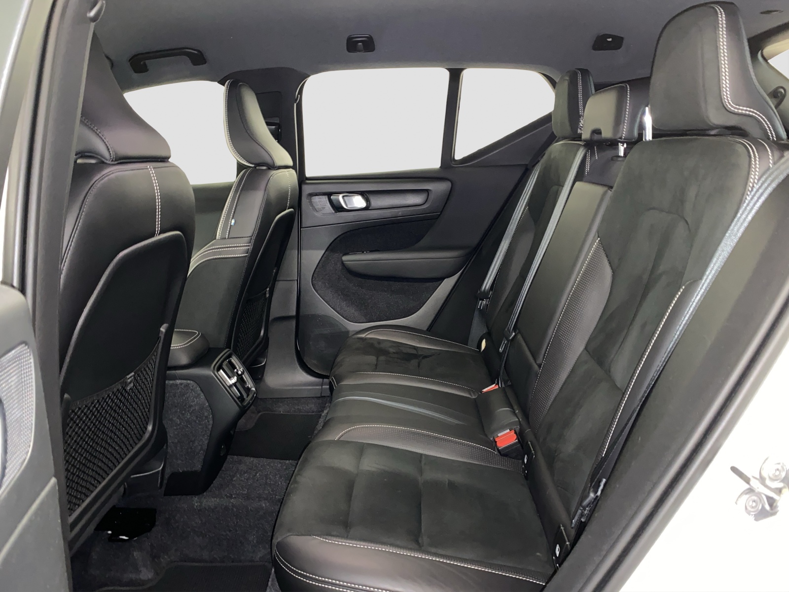 VOLVO XC40 2.0 D4 R-Design AWD-image-11