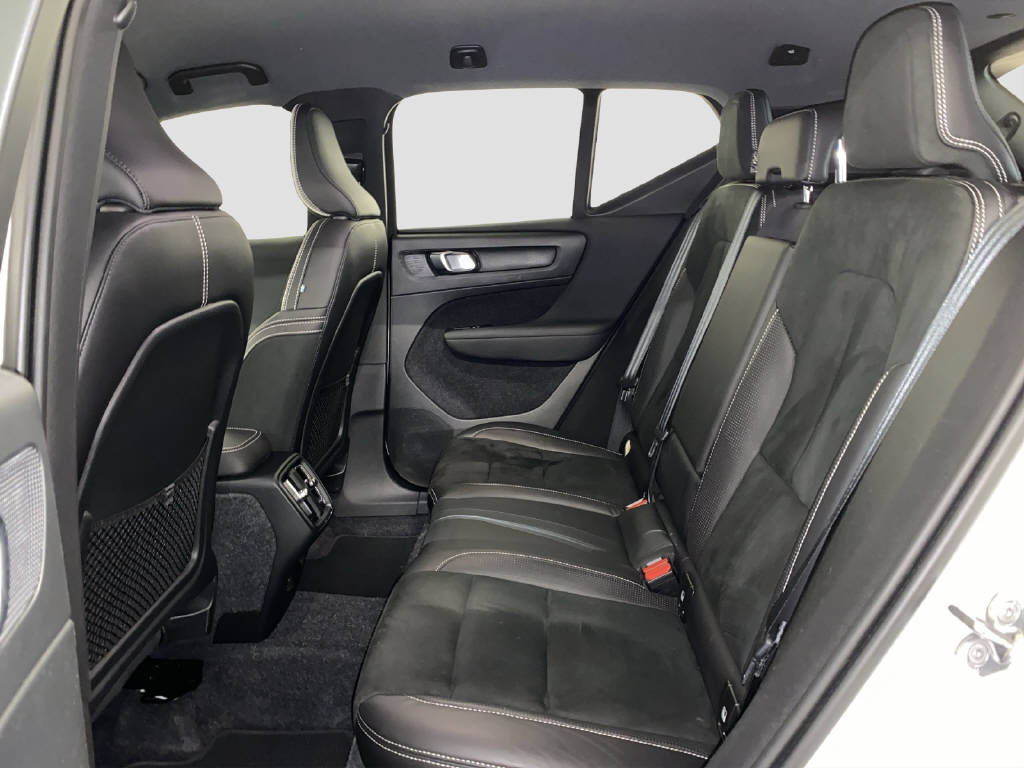 VOLVO XC40 2.0 D4 R-Design AWD-image-11