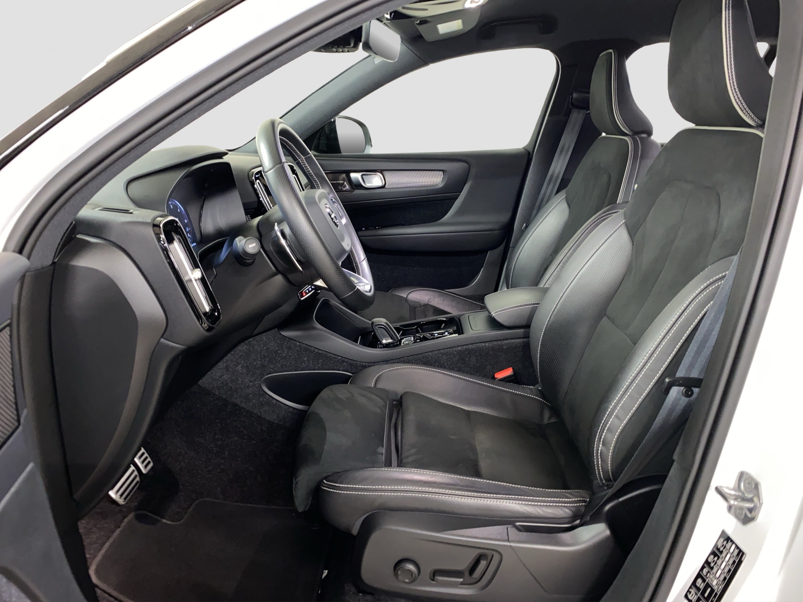 VOLVO XC40 2.0 D4 R-Design AWD-image-5