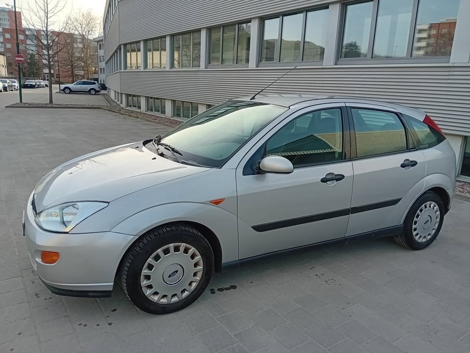 FORD Focus 1.6i 16V Trend-image-2