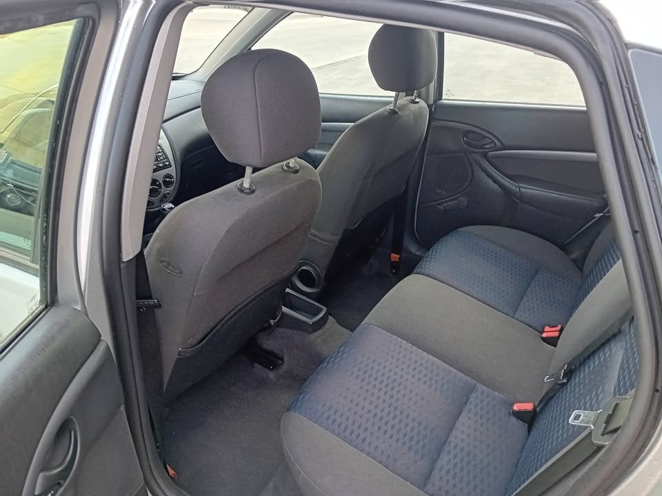 FORD Focus 1.6i 16V Trend-image-6