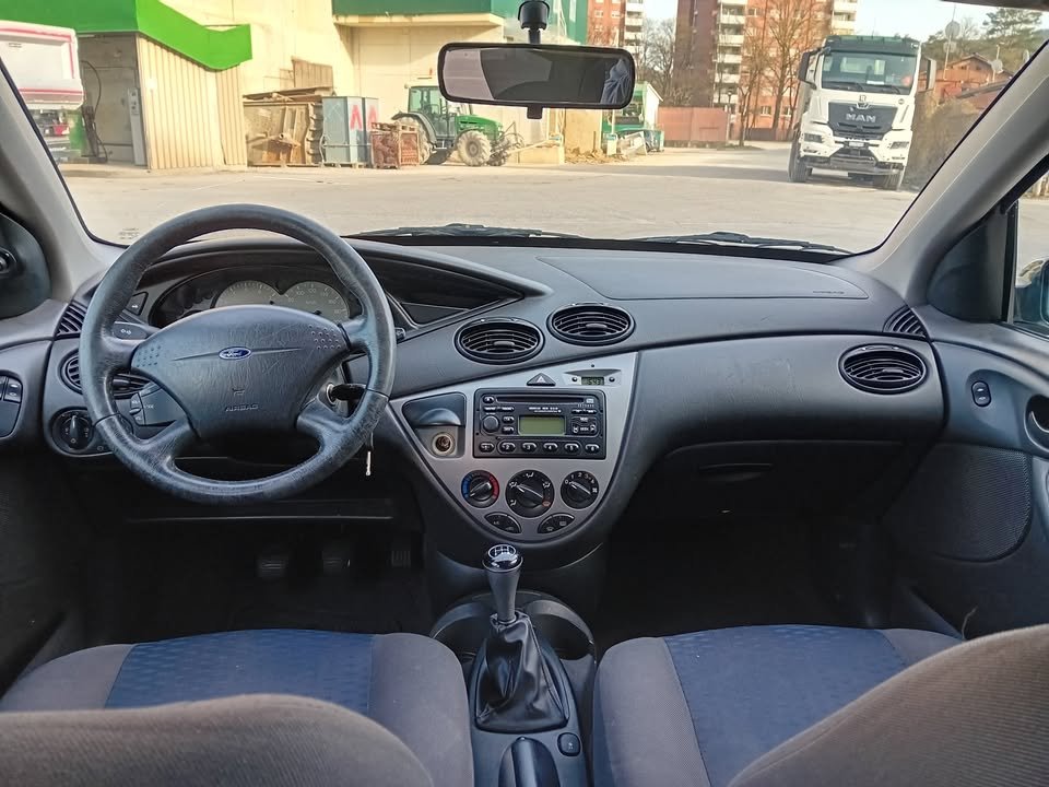 FORD Focus 1.6i 16V Trend-image-7