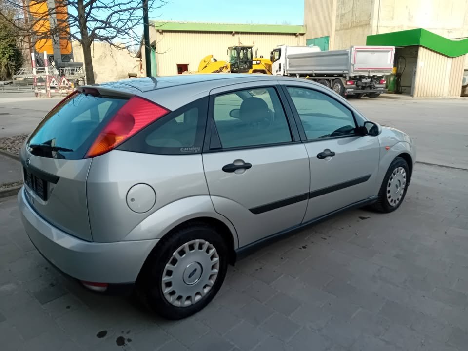 FORD Focus 1.6i 16V Trend-image-3