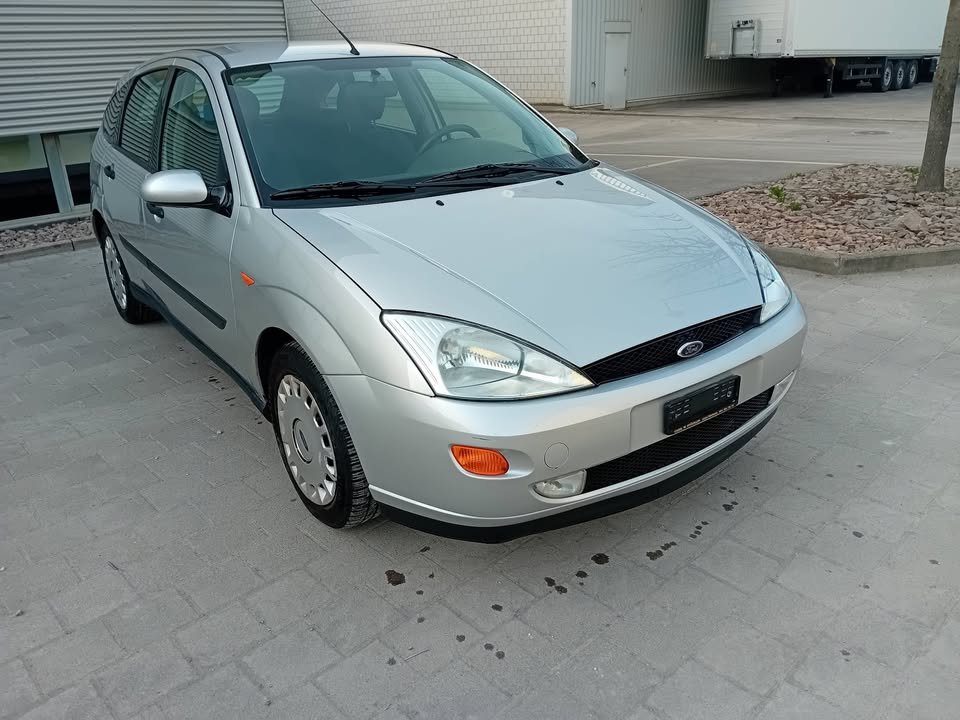FORD Focus 1.6i 16V Trend