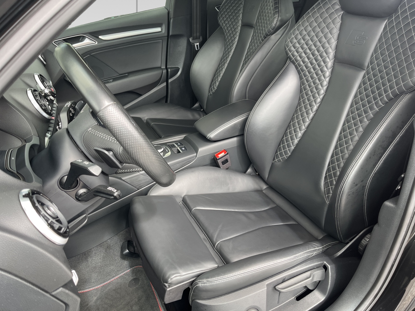 AUDI S3 Sportback 2.0 TFSI quattro S-tronic-image-6