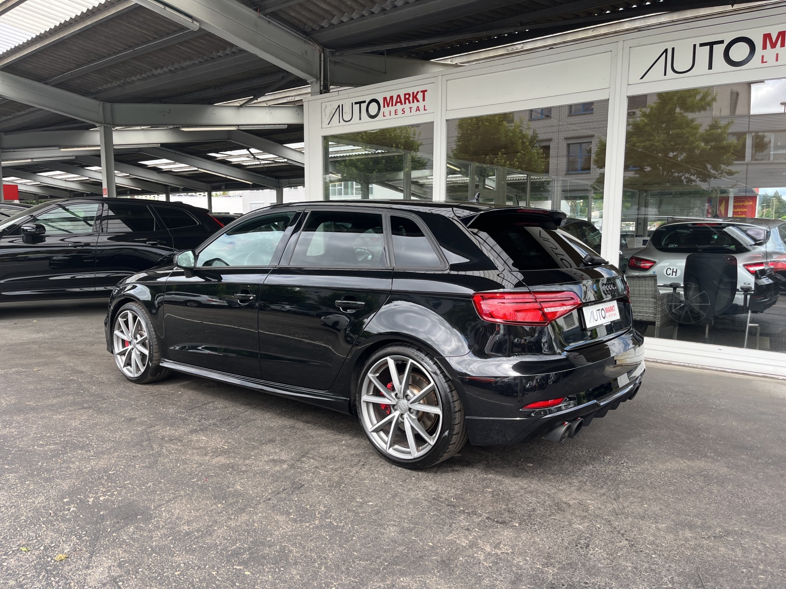 AUDI S3 Sportback 2.0 TFSI quattro S-tronic-showroom-element-2
