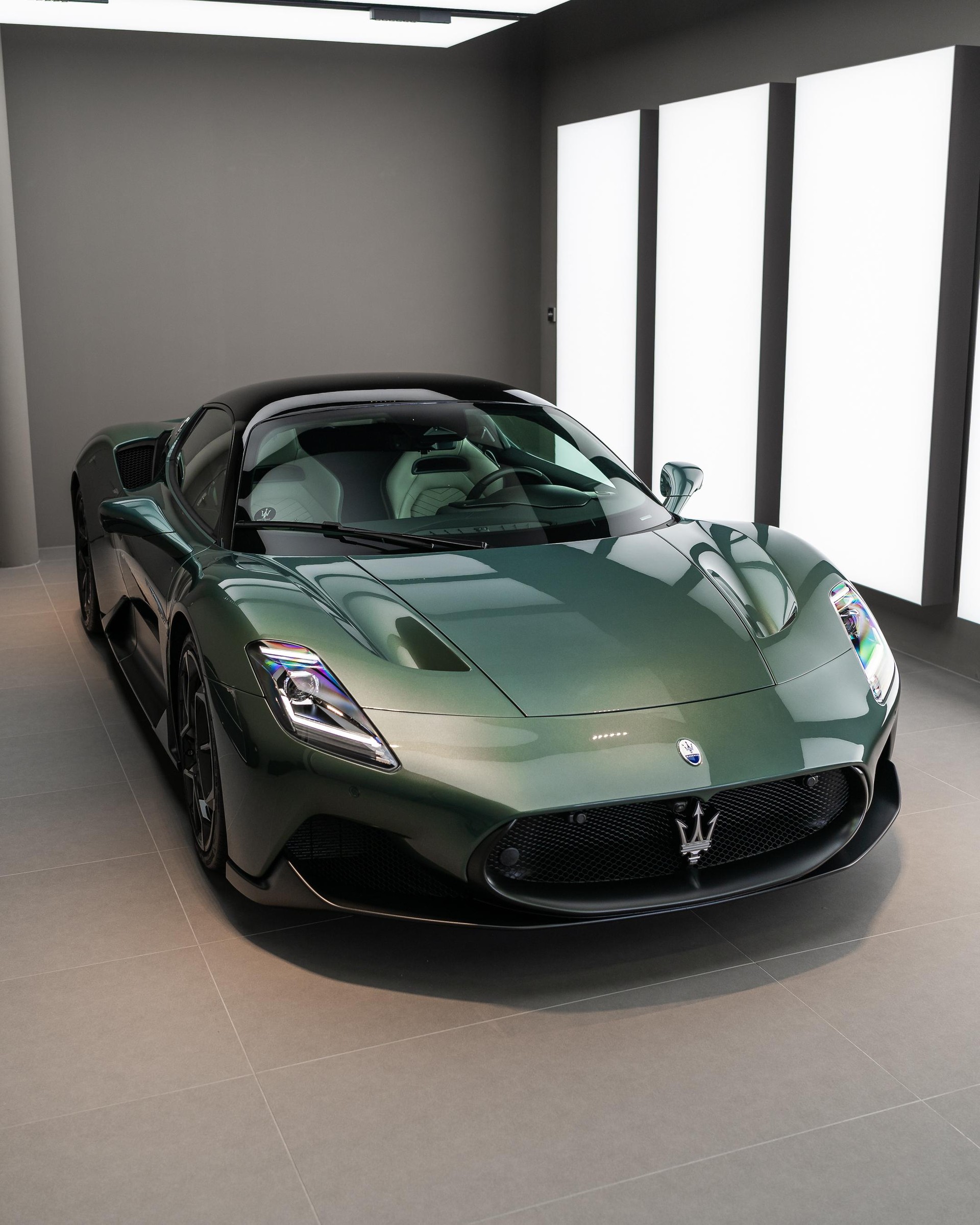 MASERATI MC20 3.0 V6-showroom-element-1