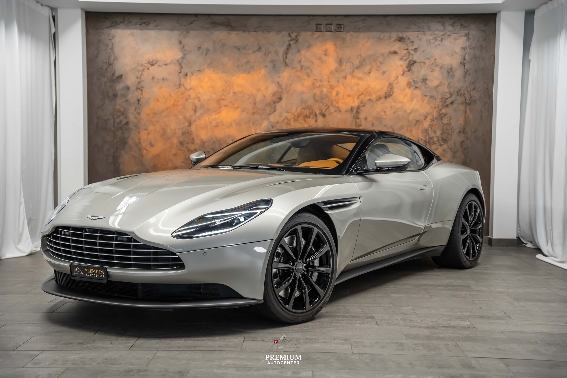 ASTON MARTIN DB11 V8 Touchtronic 3 *Silber Birch*B&O-Sound*Timeless Garantie*