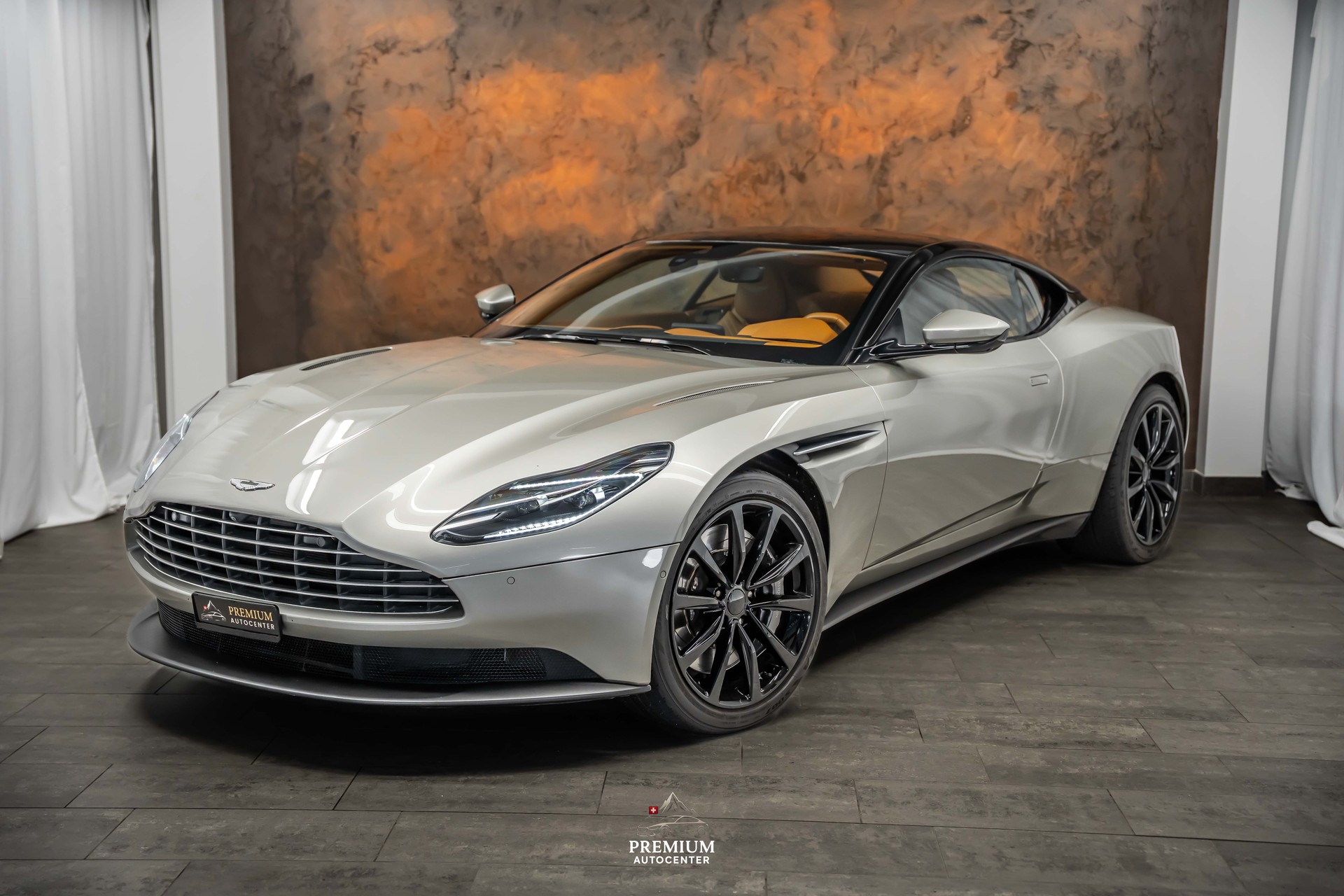 ASTON MARTIN DB11 V8 Touchtronic 3 *Silber Birch*B&O-Sound*Timeless Garantie*-showroom-element-2
