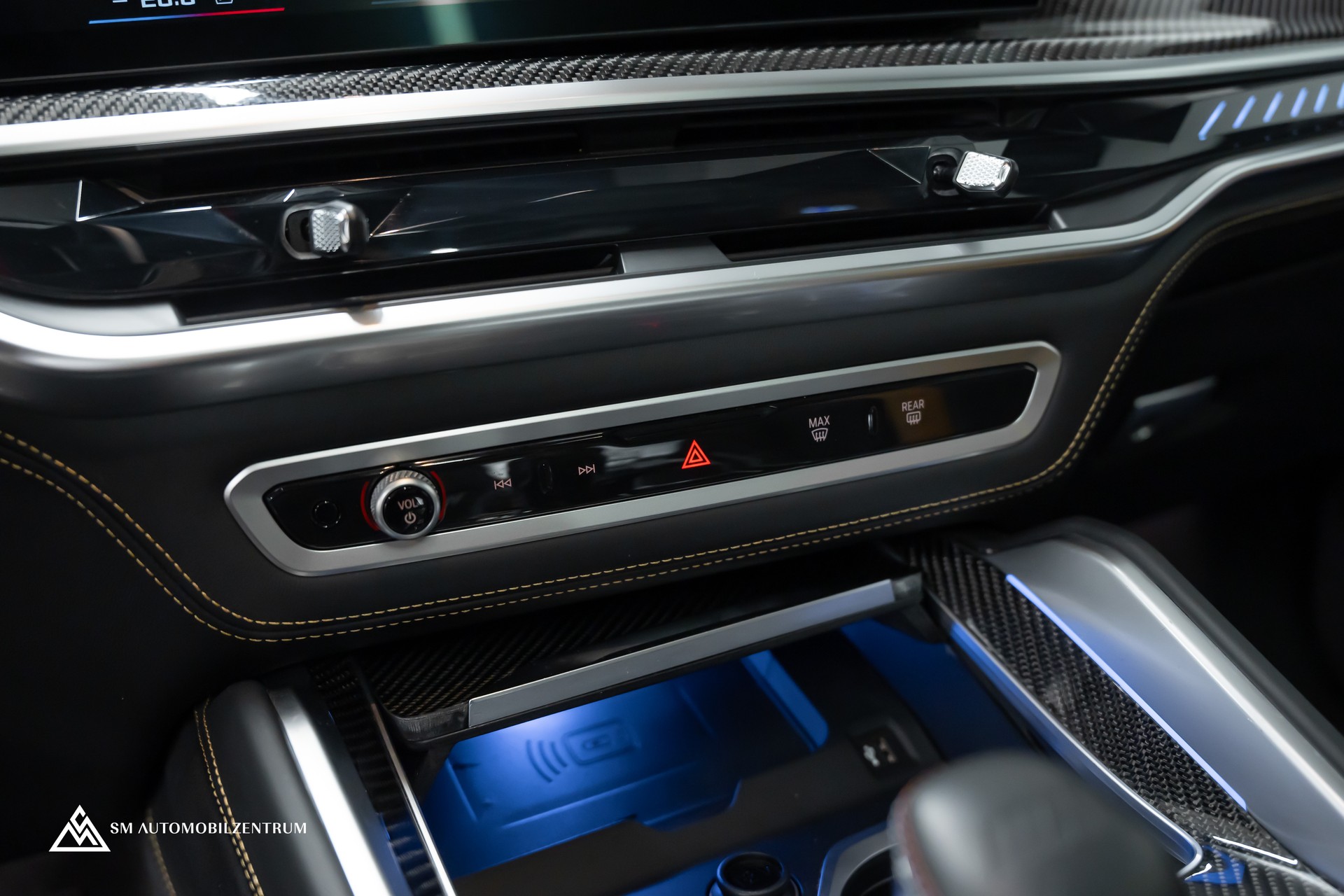 BMW X6 M Competition / Panorama / 360° / Carbon Fibre-image-25