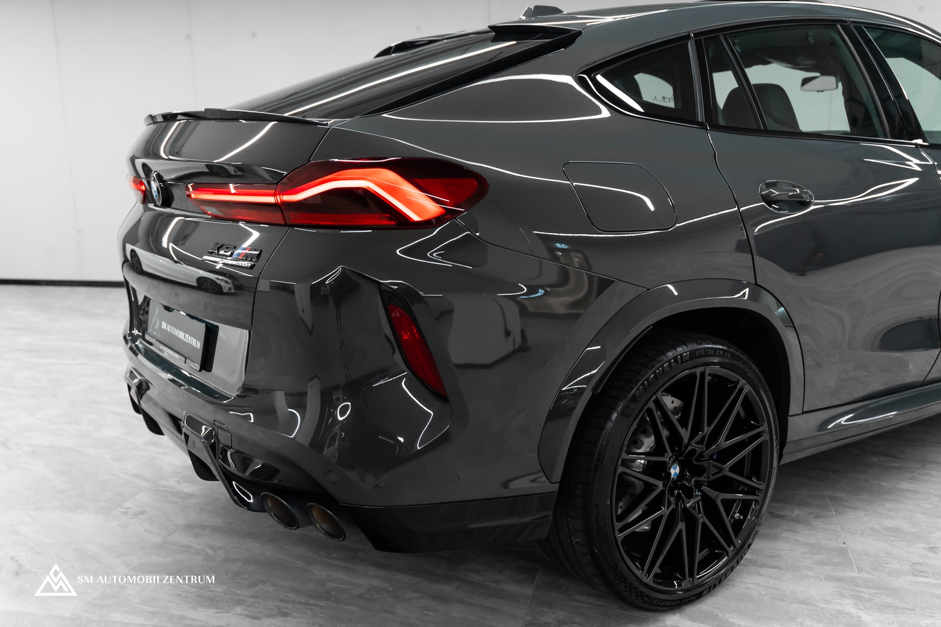 BMW X6 M Competition / Panorama / 360° / Carbon Fibre-image-8
