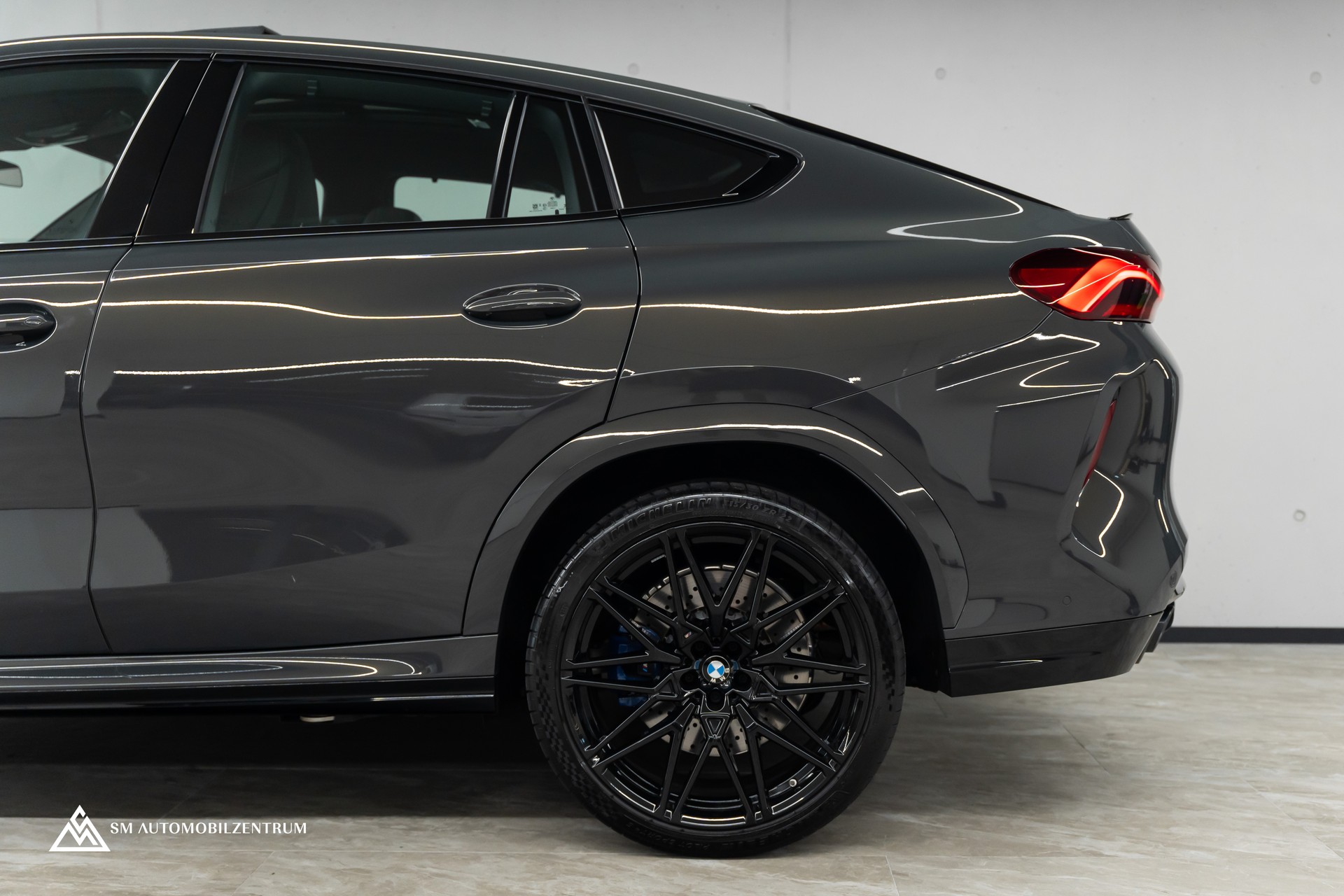 BMW X6 M Competition / Panorama / 360° / Carbon Fibre-image-6