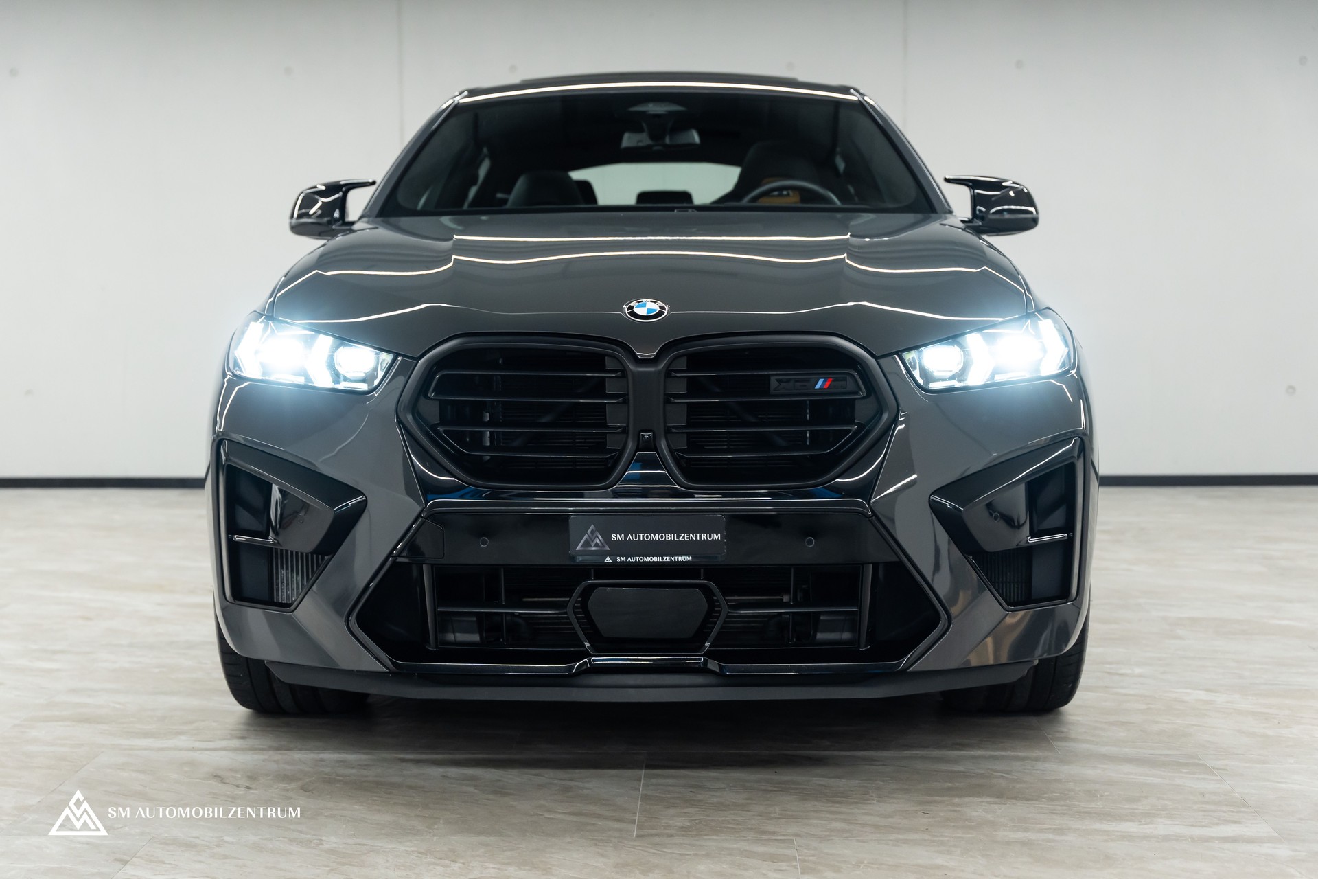 BMW X6 M Competition / Panorama / 360° / Carbon Fibre-showroom-element-1
