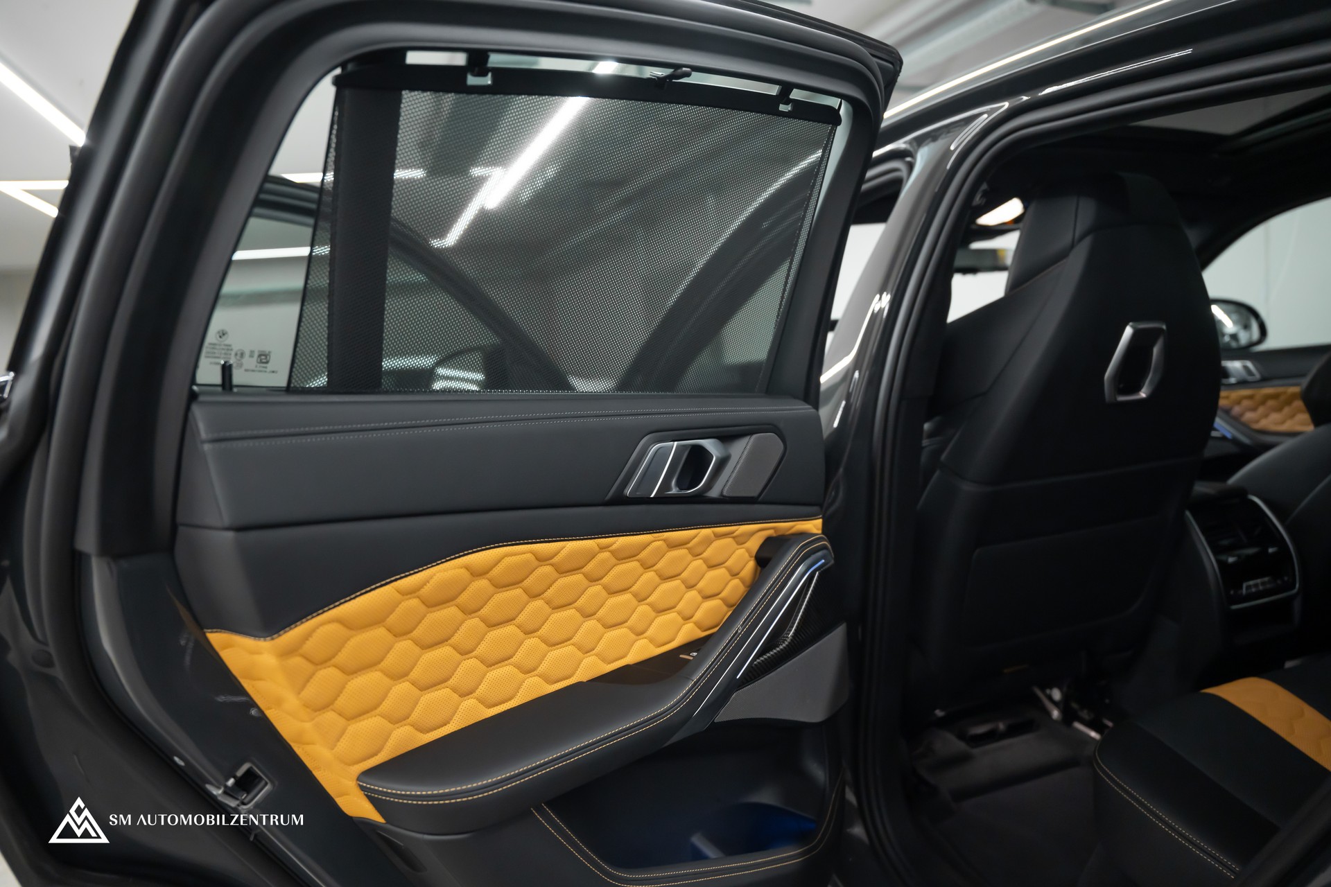 BMW X6 M Competition / Panorama / 360° / Carbon Fibre-image-13