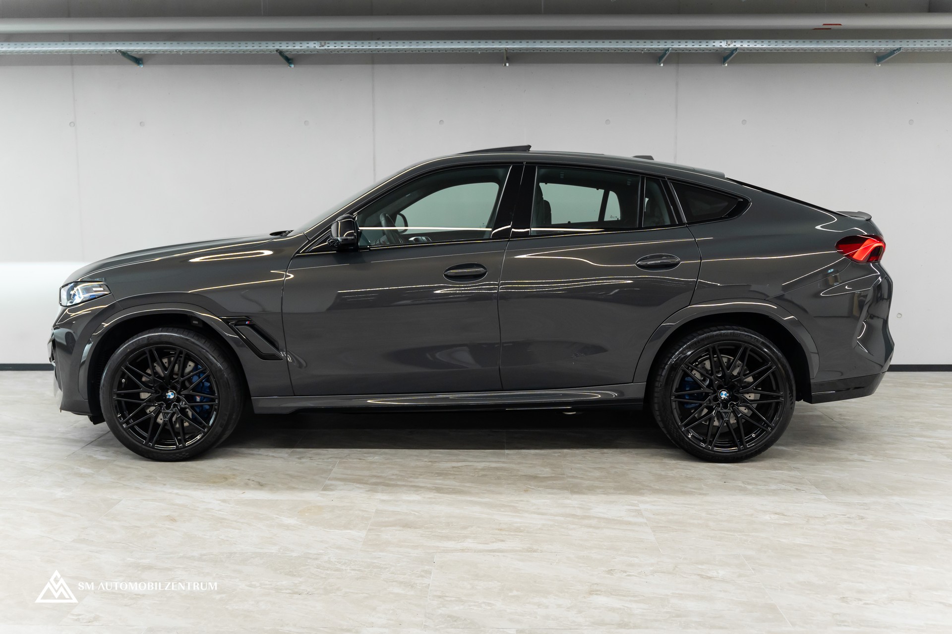 BMW X6 M Competition / Panorama / 360° / Carbon Fibre-image-5