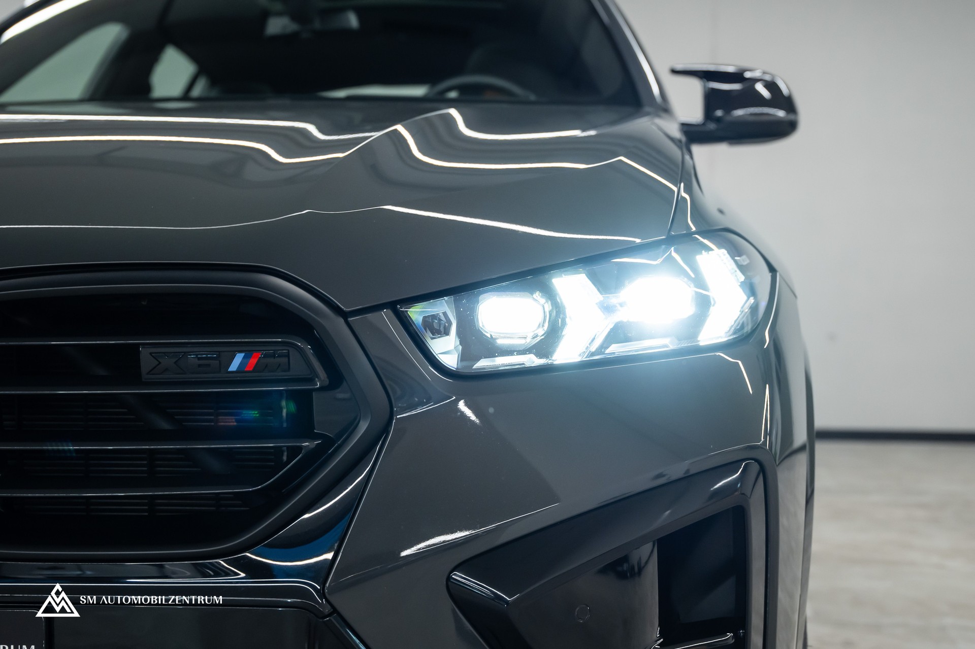 BMW X6 M Competition / Panorama / 360° / Carbon Fibre-showroom-element-2