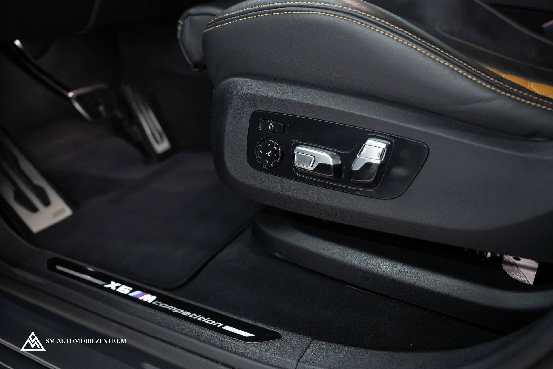 BMW X6 M Competition / Panorama / 360° / Carbon Fibre-image-19