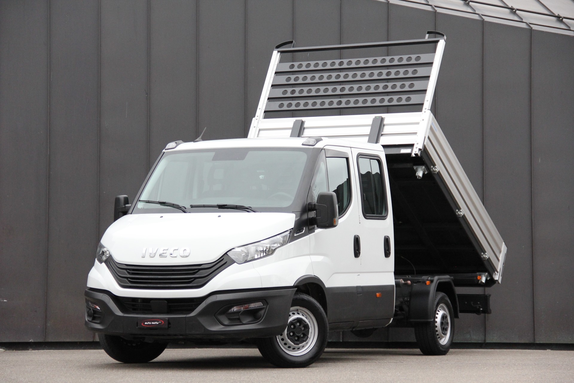 IVECO 35 C 16 A8 D *AUTOMAT* *KIPPER-3-SEITEN* *RÜCKFAHRKAMERA* *7-SITZE* *KLIMA* *ANHÄNGERKUPPLUNG* *910Kg-NUTZLAST*