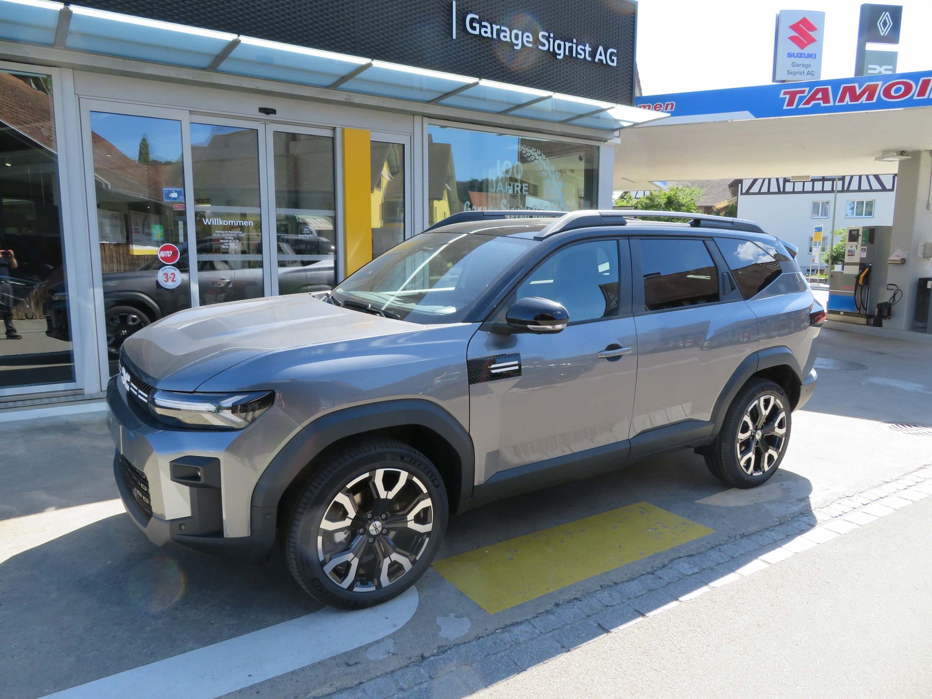 DACIA Bigster 1.8 Hybrid Journey-showroom-element-1