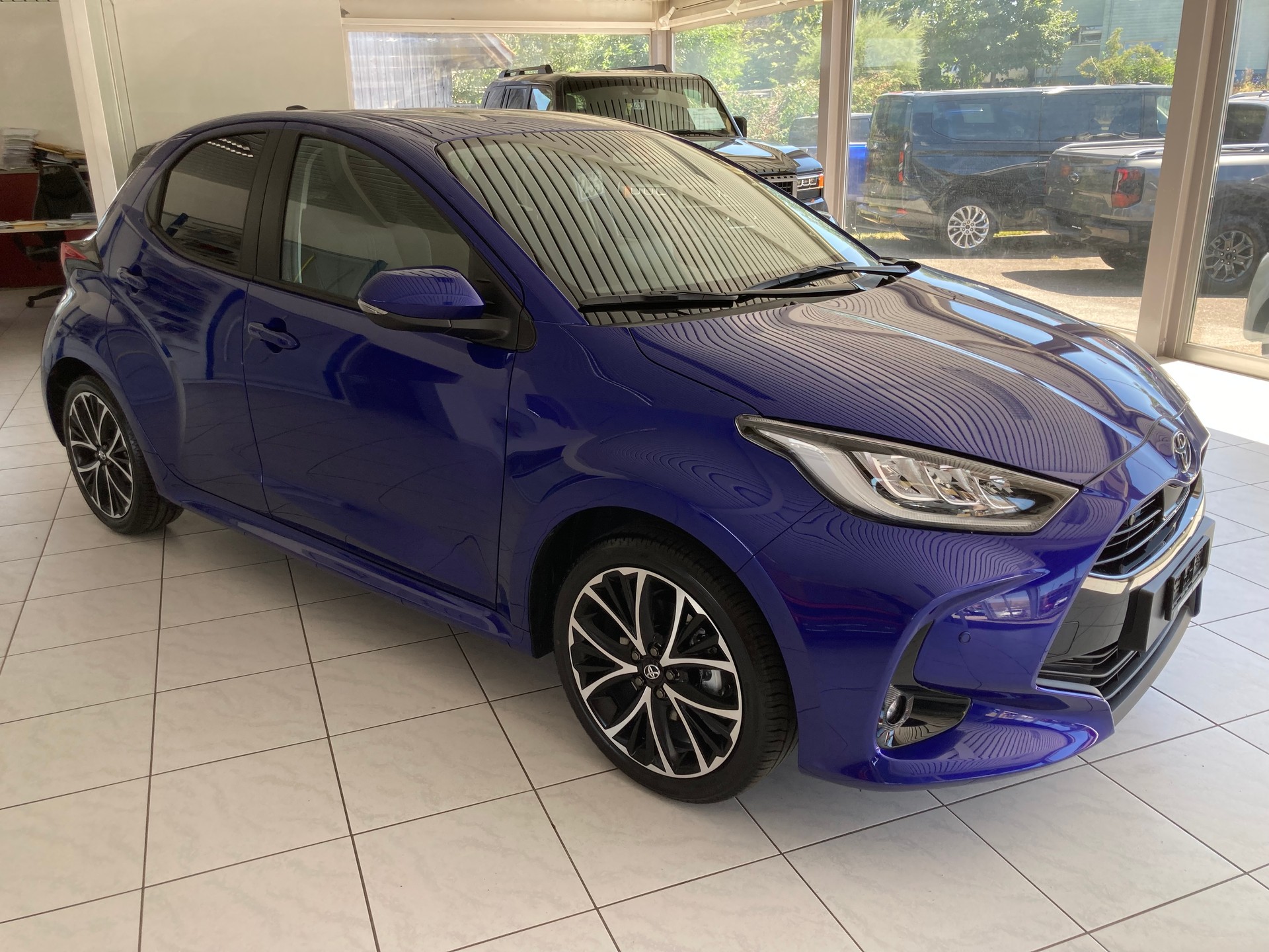 TOYOTA Yaris 1.5 Trend e-CVT-image-2