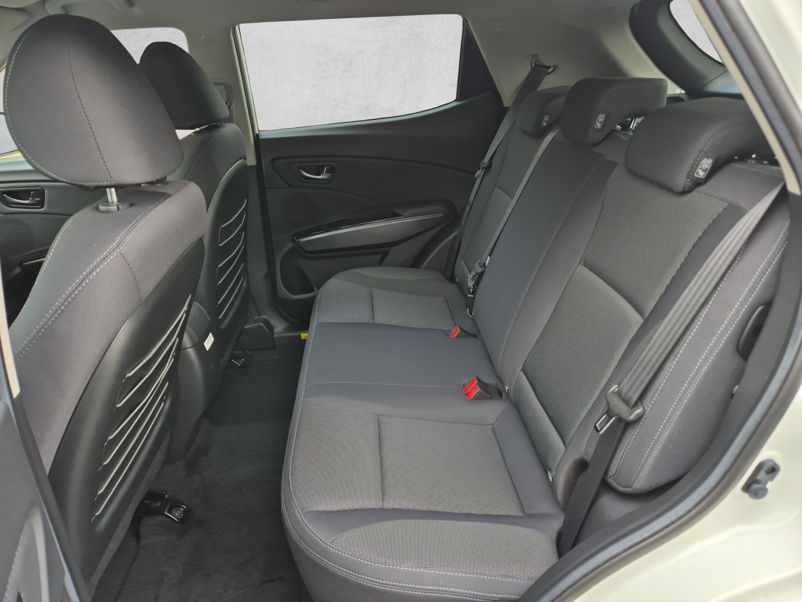 KGM-SsangYong Tivoli 1.5 T GDI Steel 4WD Automat-image-11