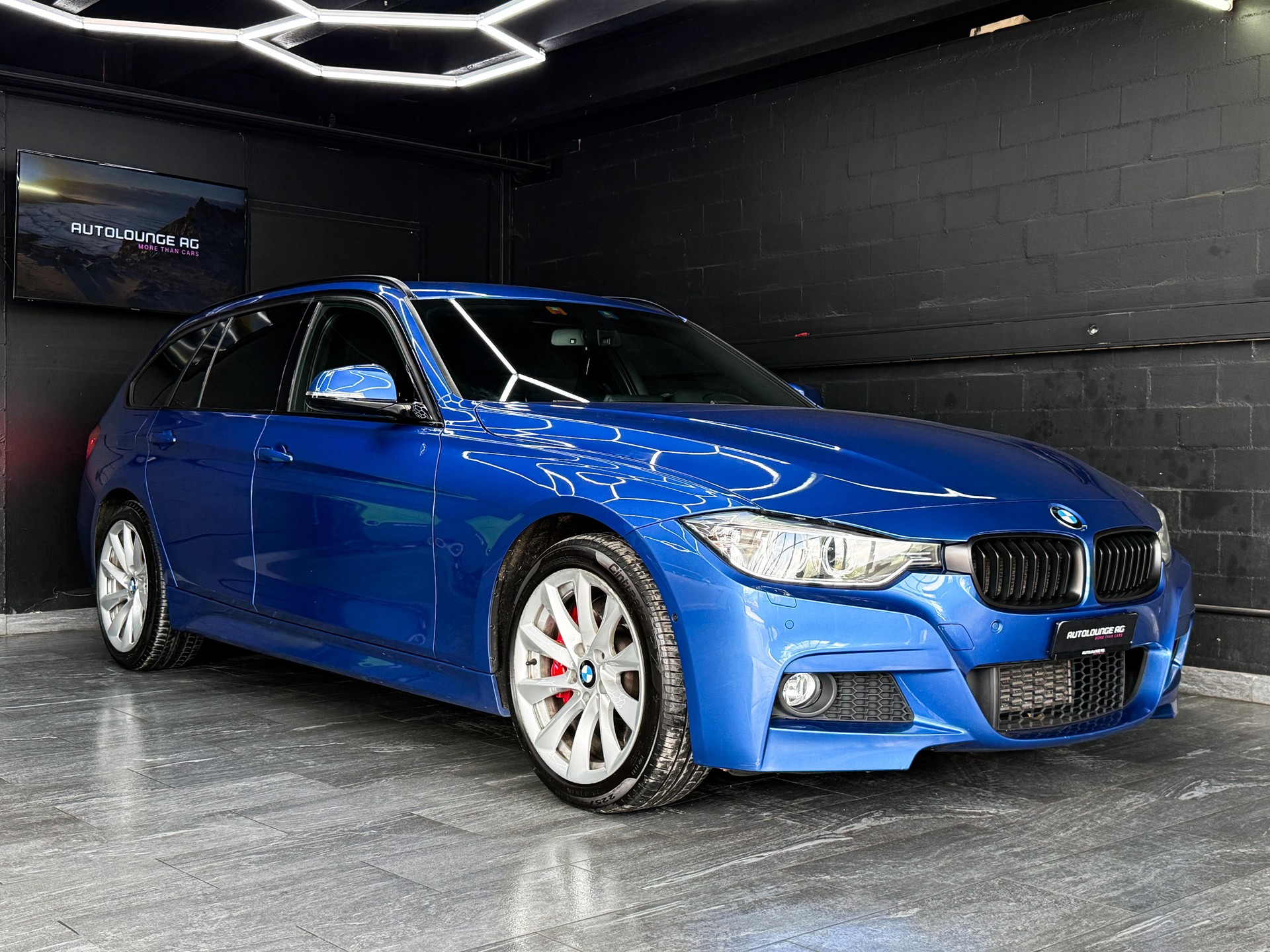 BMW 330d xDrive Touring M-Sport Steptronic-showroom-element-1