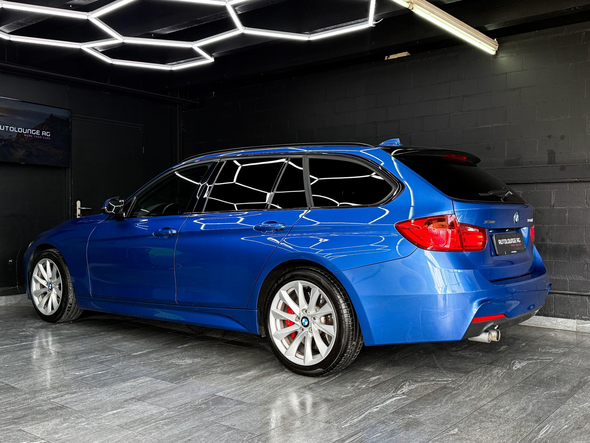 BMW 330d xDrive Touring M-Sport Steptronic-image-4