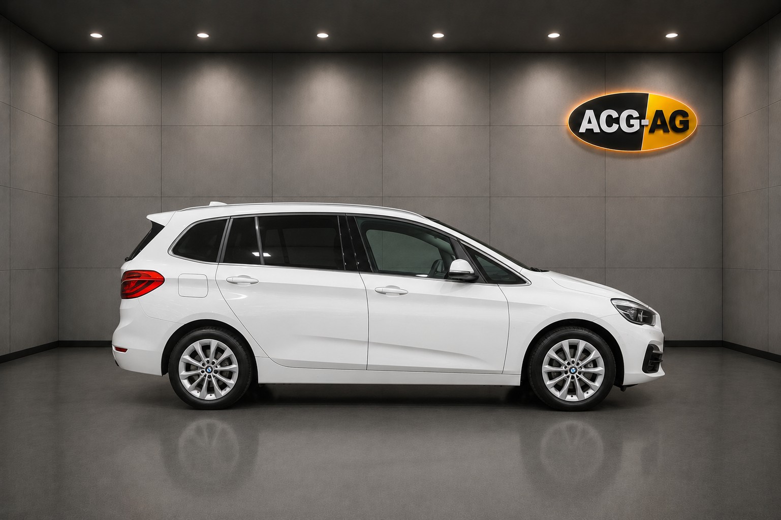 BMW 220d xDrive Gran Tourer Steptronic ** Teil-Leder ** Gr-Navi ** H.Up Disp ** Sitzheizung ** Frisch Ab MFK & Service ** **-image-5