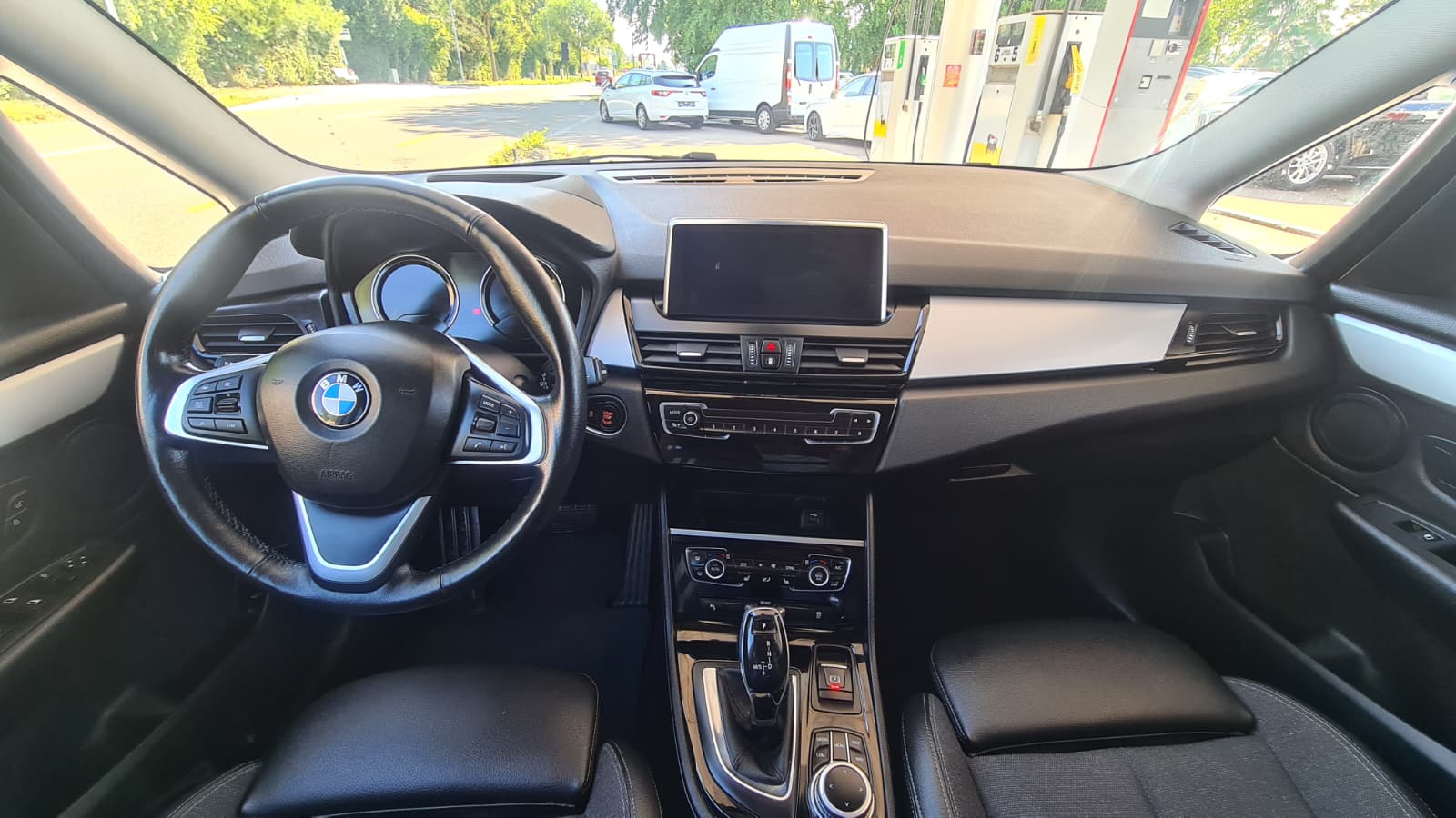 BMW 220d xDrive Gran Tourer Steptronic ** Teil-Leder ** Gr-Navi ** H.Up Disp ** Sitzheizung ** Frisch Ab MFK & Service ** **-image-15