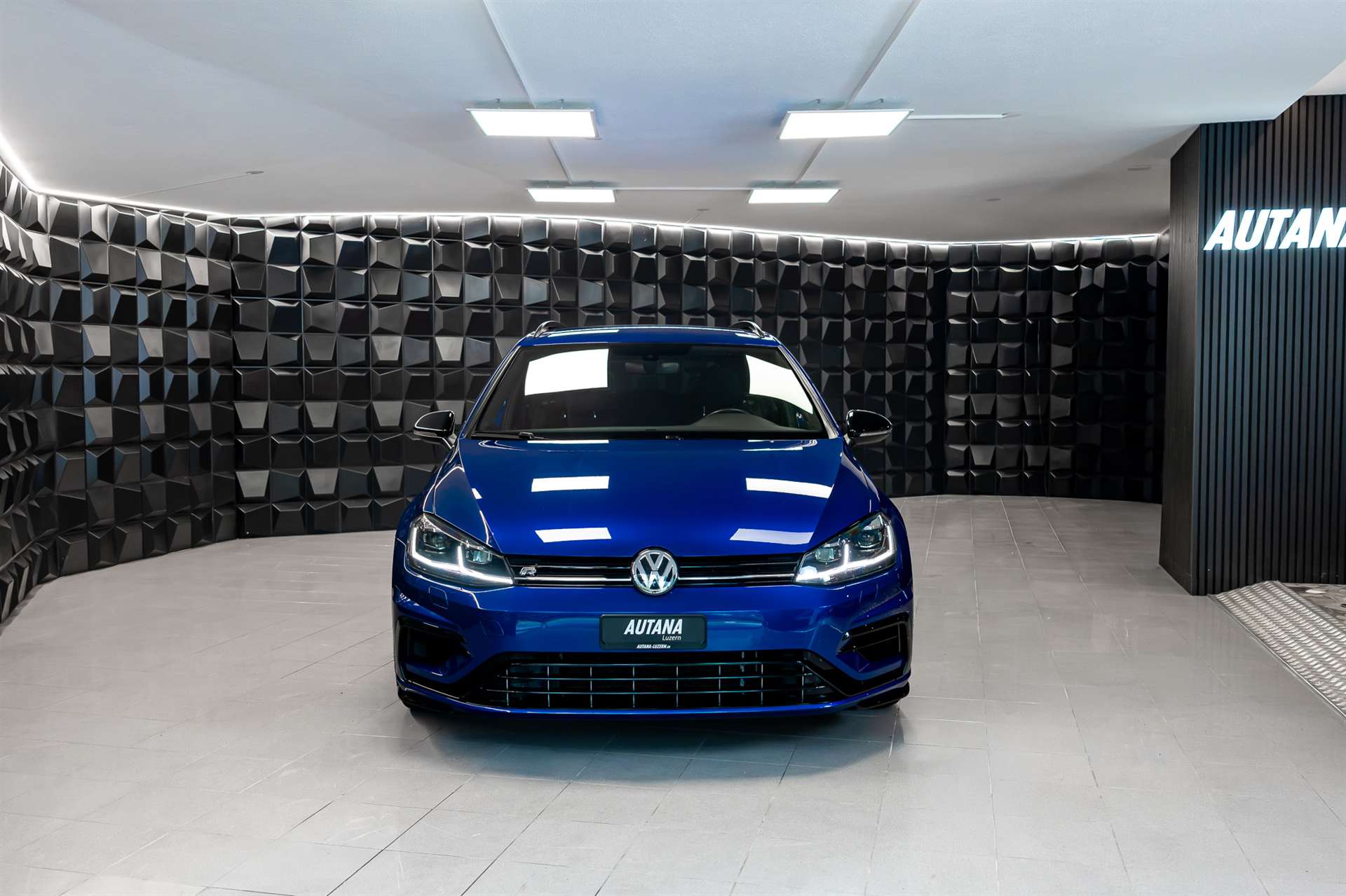 VW Golf Variant 2.0 TSI R 4Motion DSG-showroom-element-3