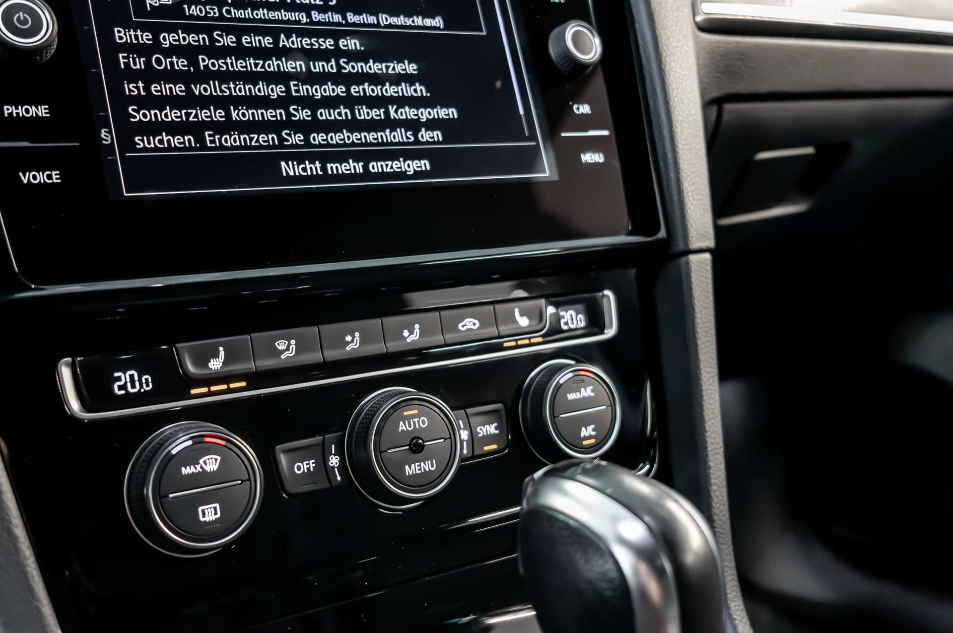 VW Golf Variant 2.0 TSI R 4Motion DSG-image-18
