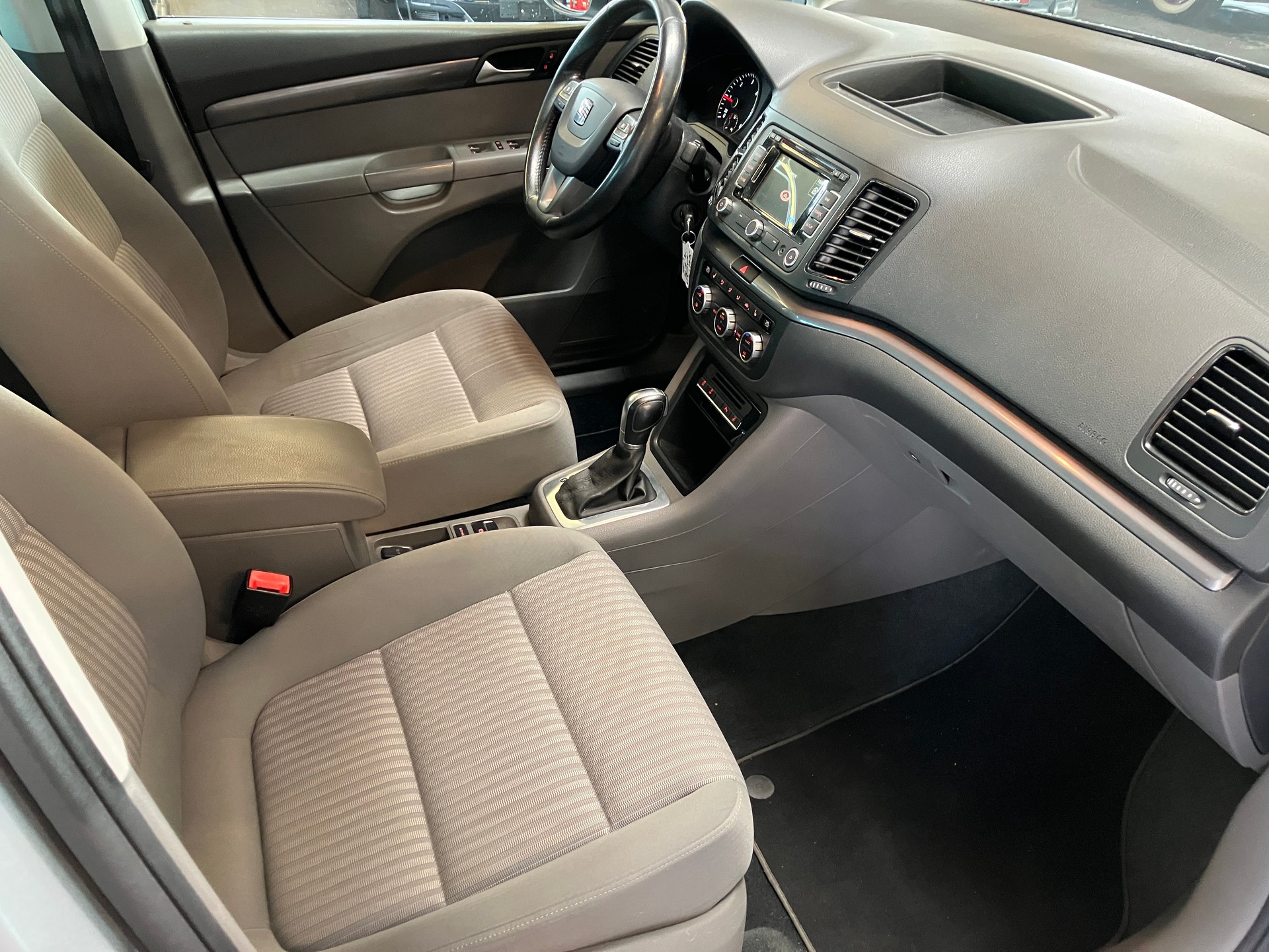 SEAT Alhambra 2.0 TDI Reference Eco DSG-image-30